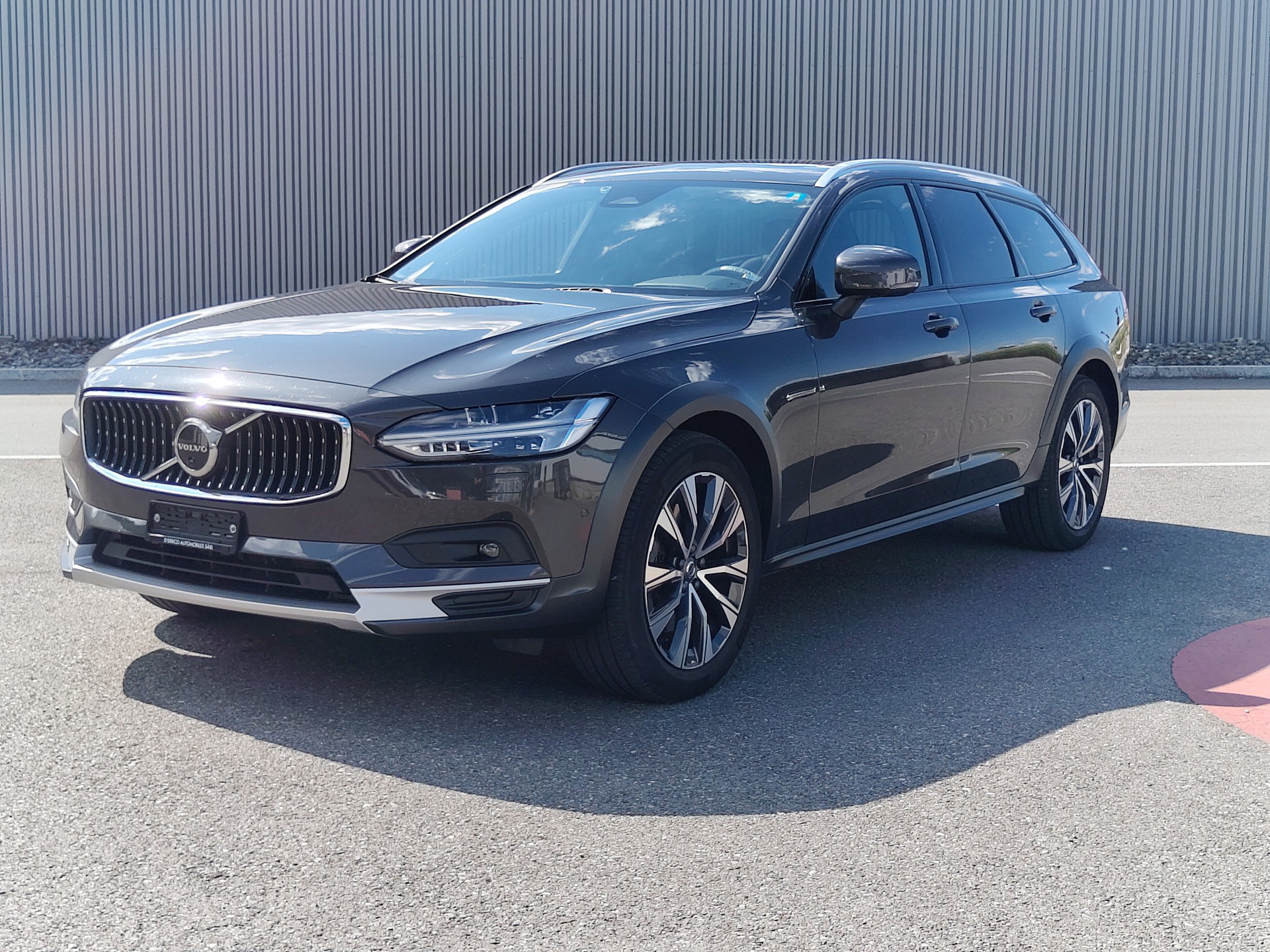 VOLVO V90 Cross Country B5 Benzin MHD Plus AWD Geartronic-image-1