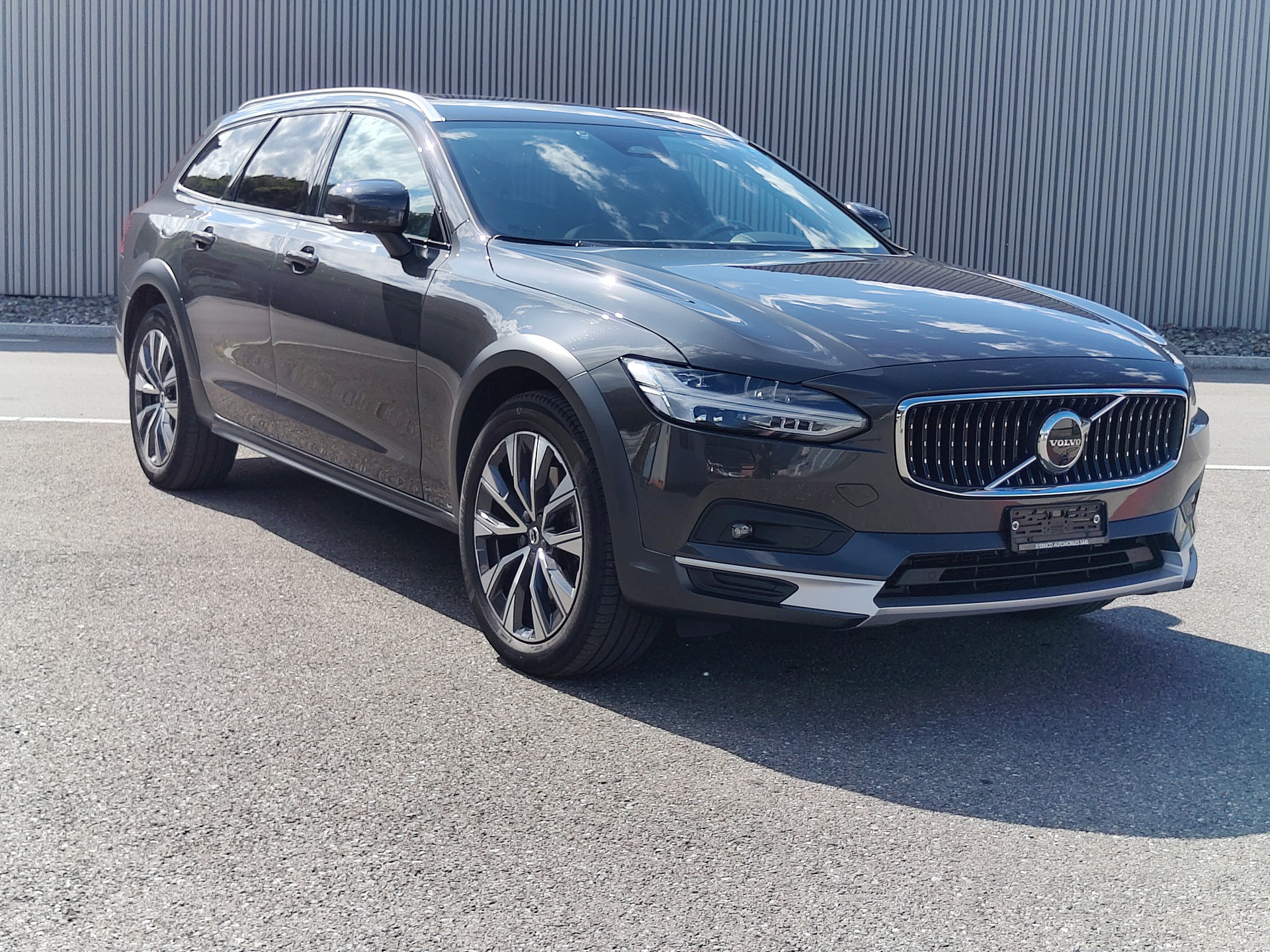 VOLVO V90 Cross Country B5 Benzin MHD Plus AWD Geartronic-image-0