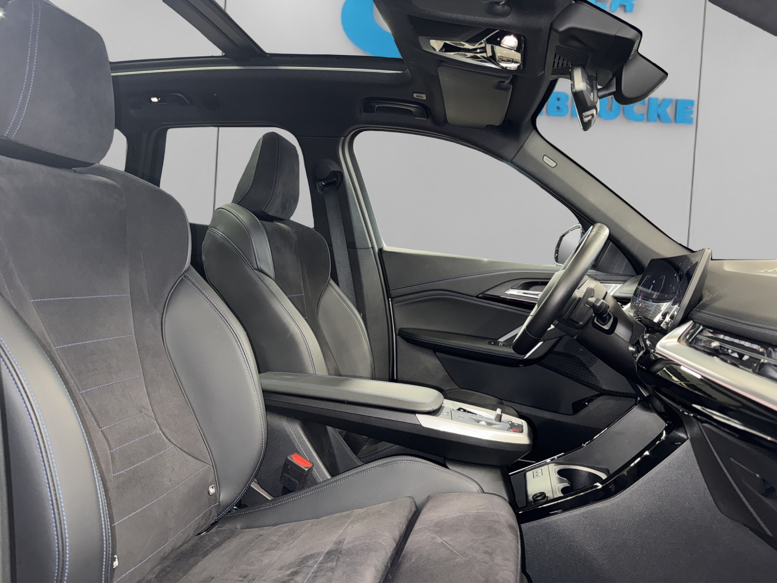BMW X1 U11 18i sDrive paddles-image-12