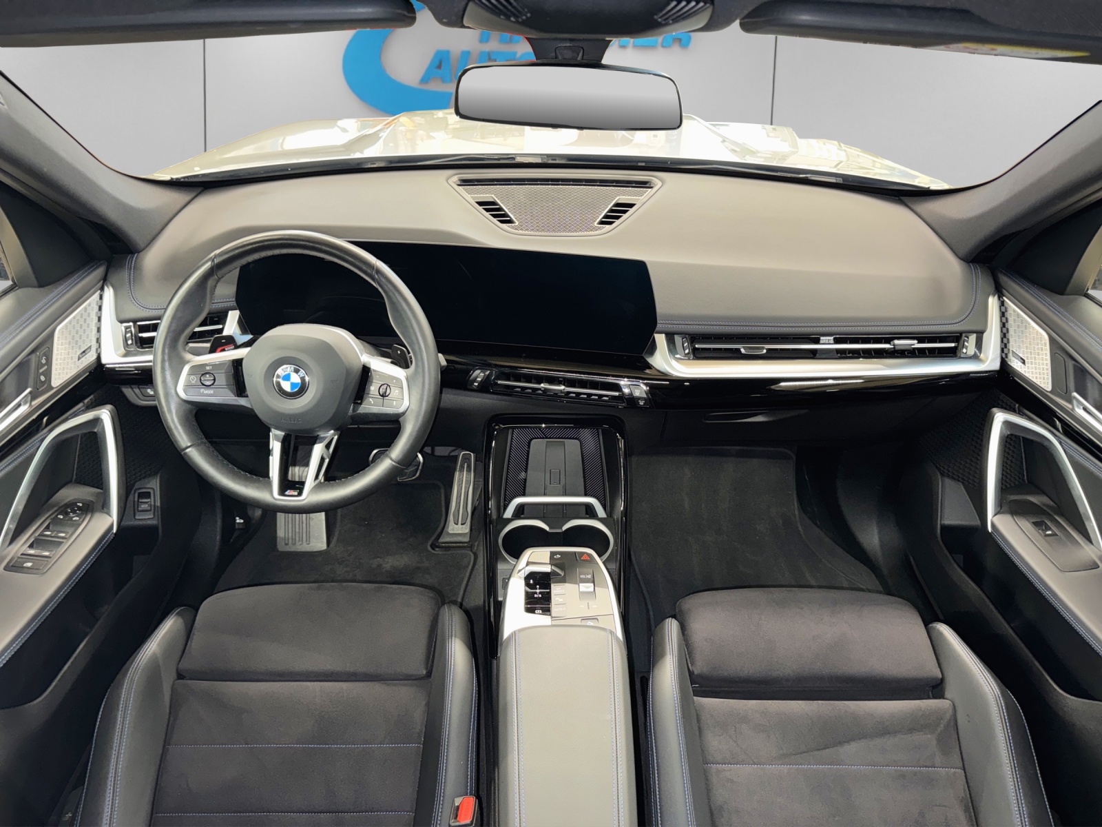 BMW X1 U11 18i sDrive paddles-image-11