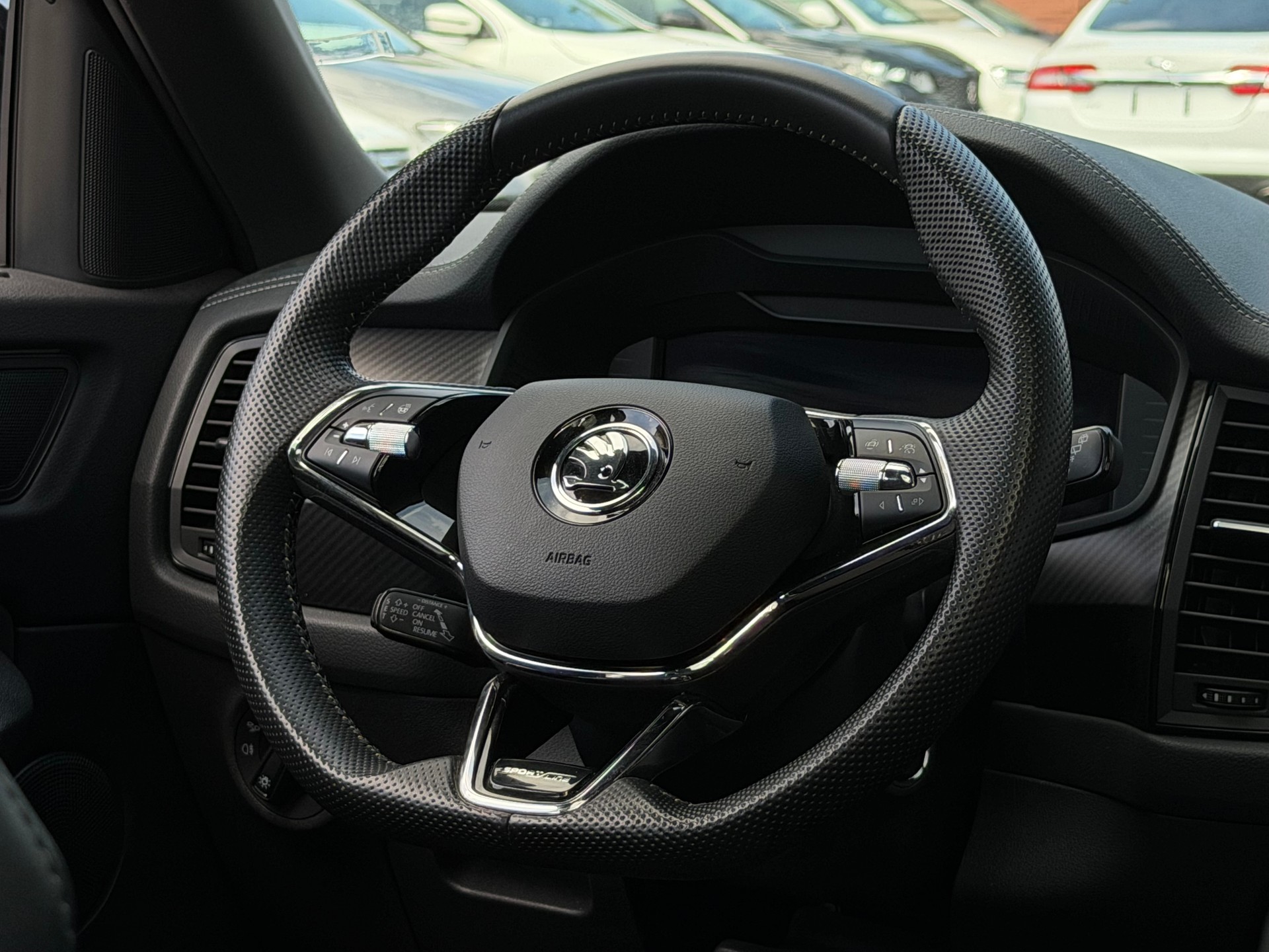 SKODA Kodiaq 2.0 TSI 4x4 SportLine-image-7