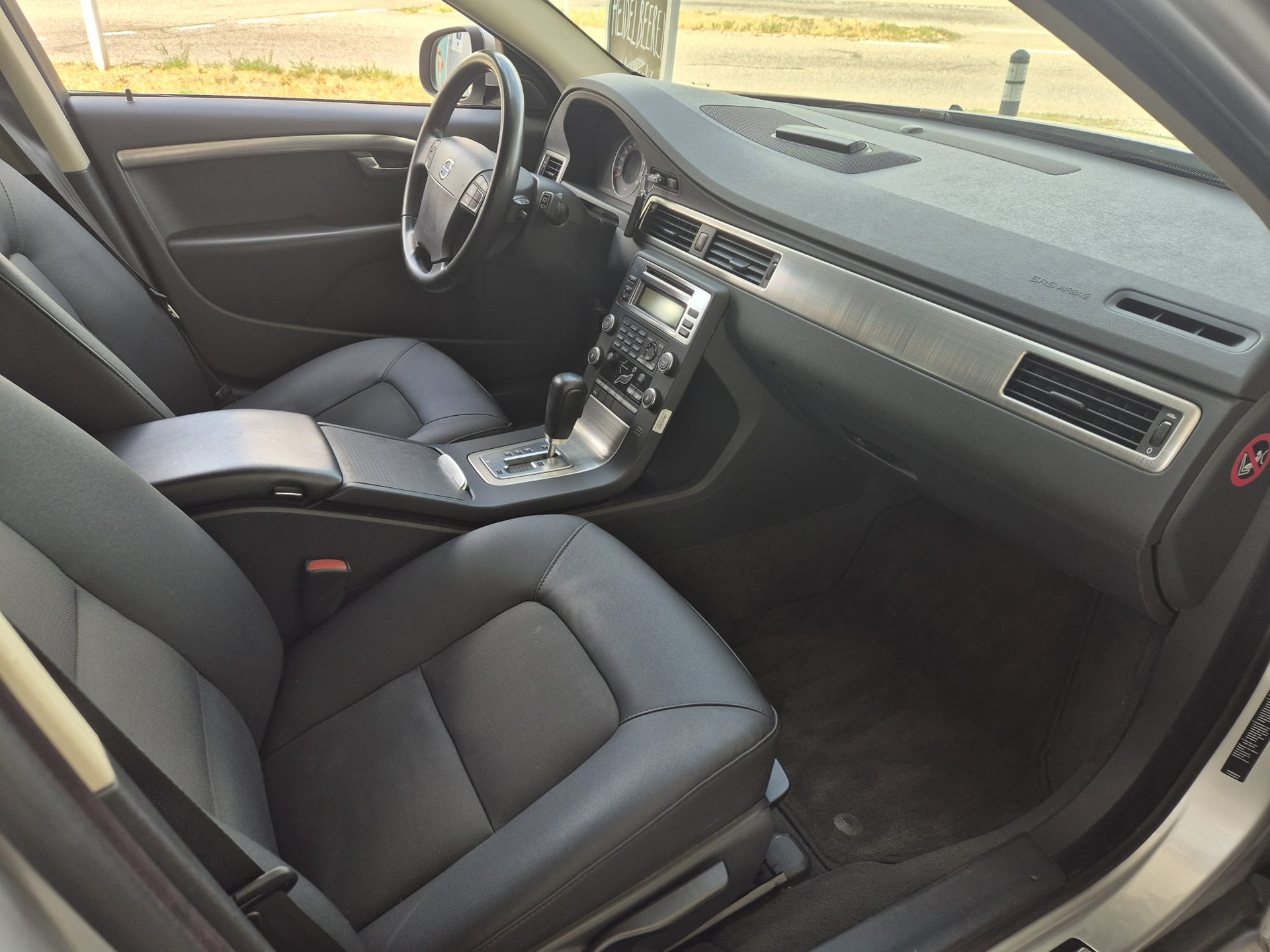 VOLVO V70 2.4D Momentum Geartronic-image-12