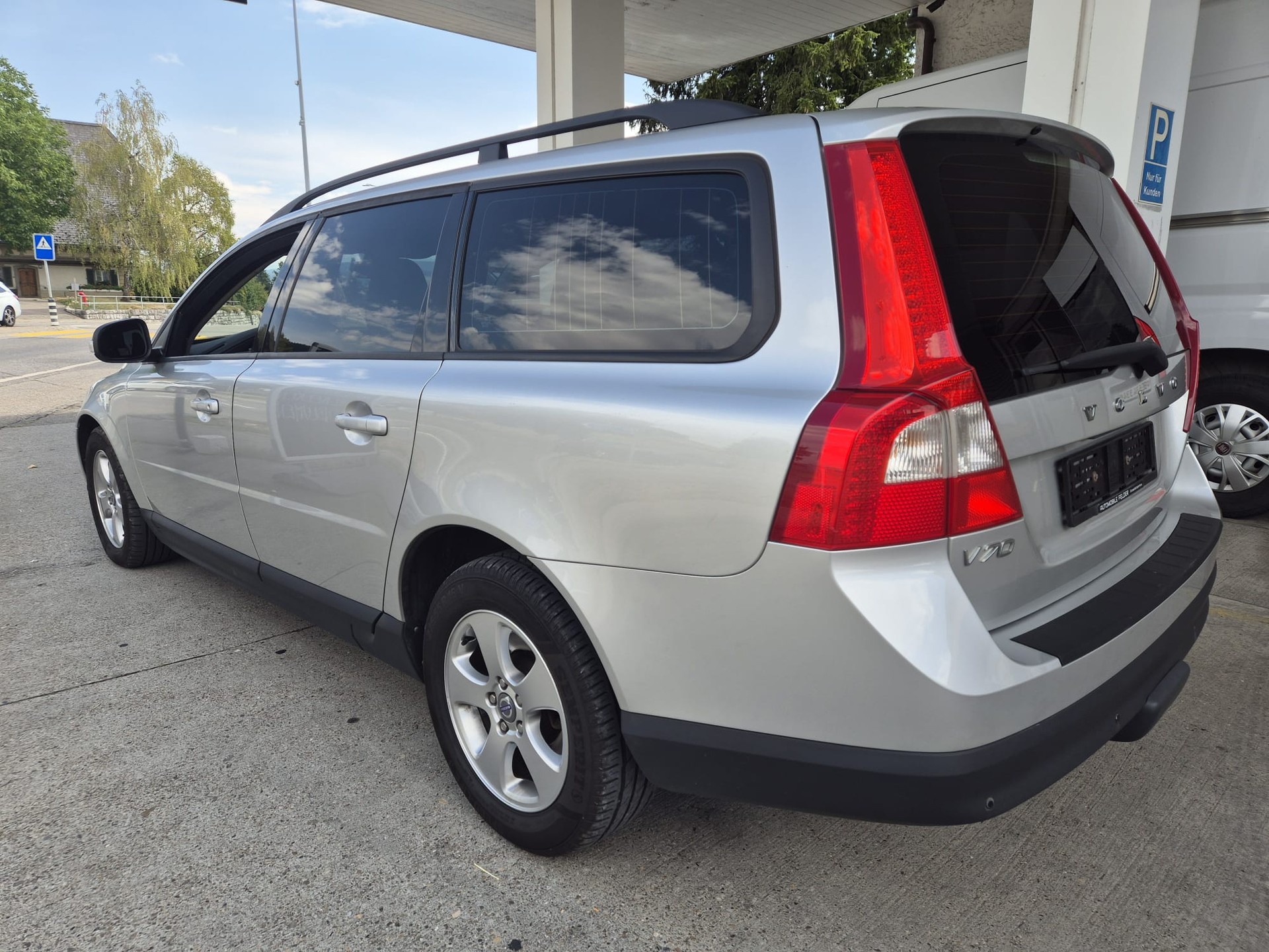 VOLVO V70 2.4D Momentum Geartronic-image-3