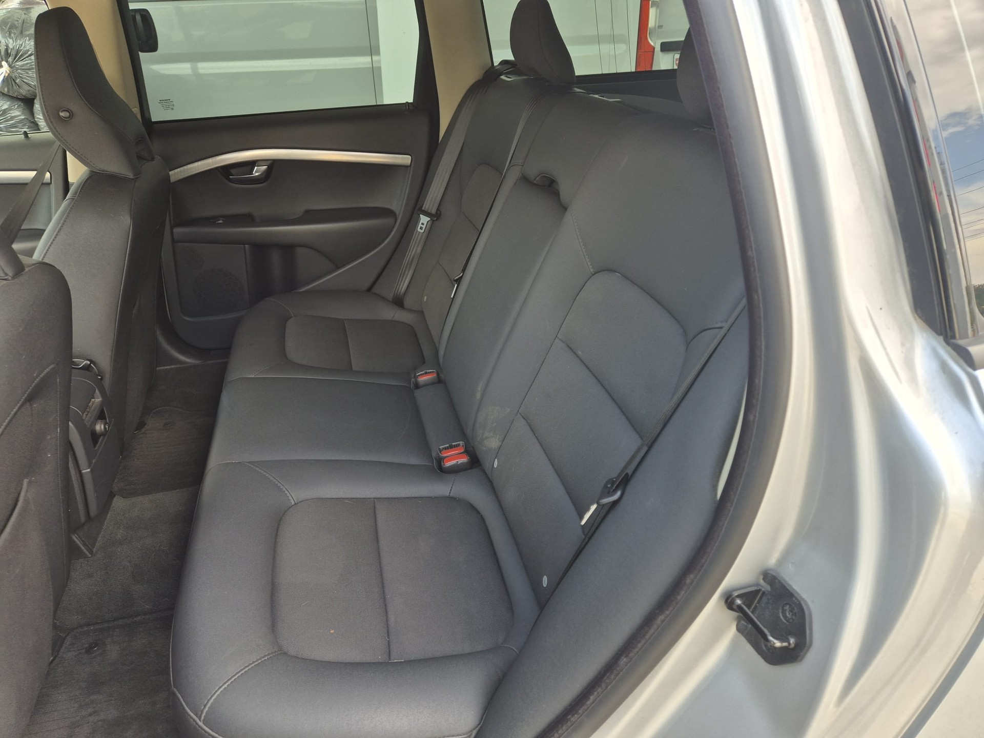 VOLVO V70 2.4D Momentum Geartronic-image-8