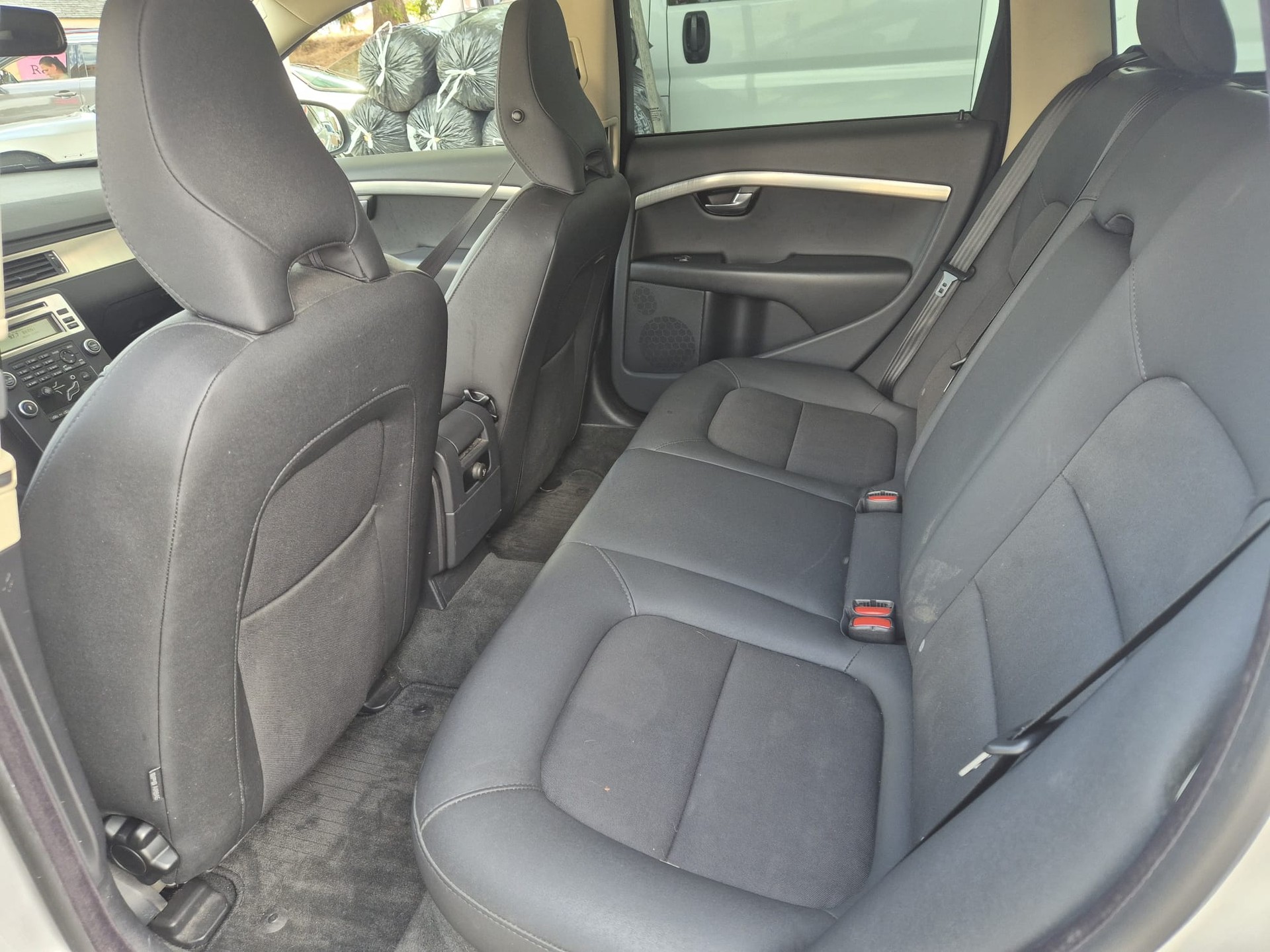 VOLVO V70 2.4D Momentum Geartronic-image-9