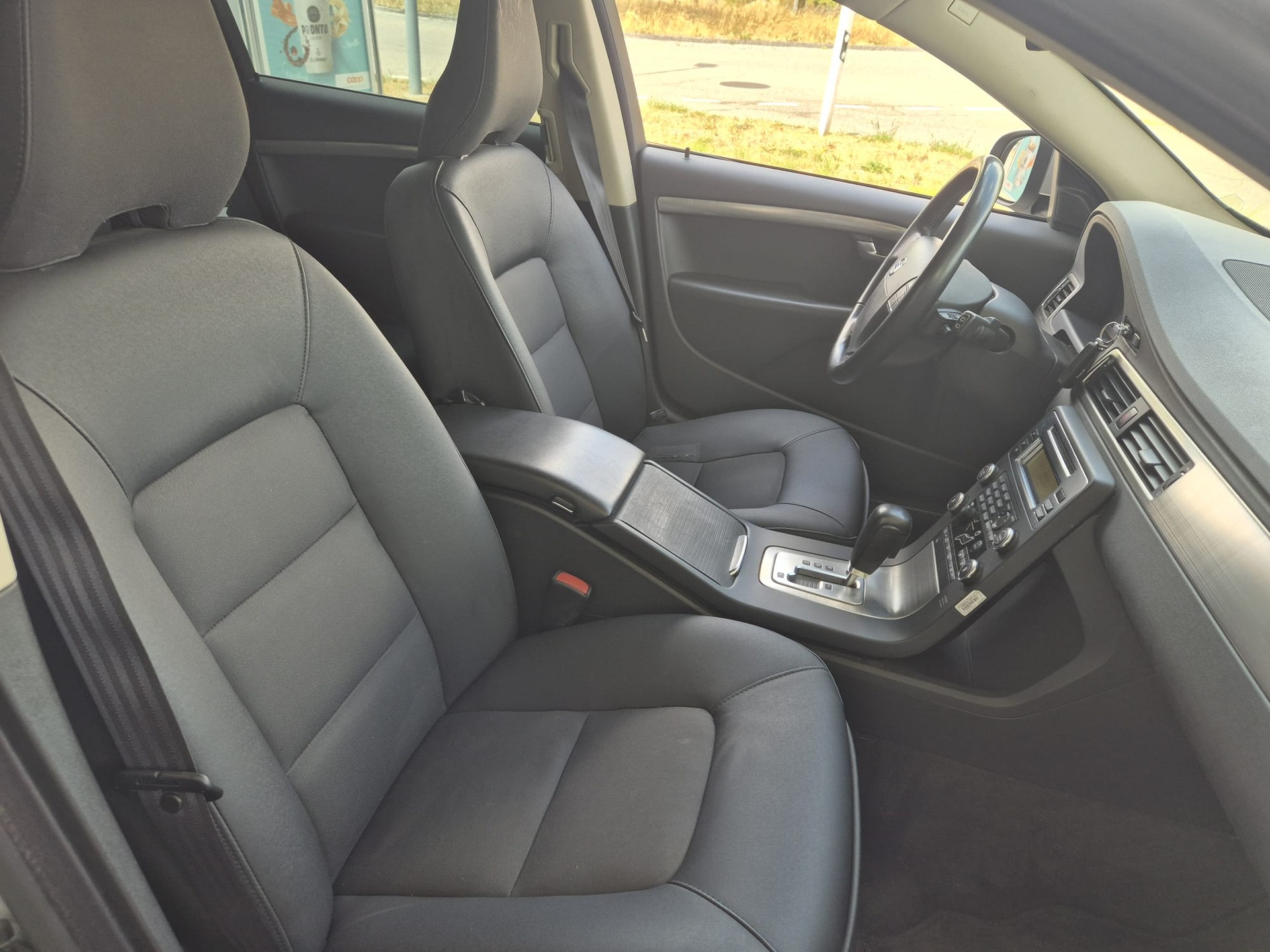 VOLVO V70 2.4D Momentum Geartronic-image-7