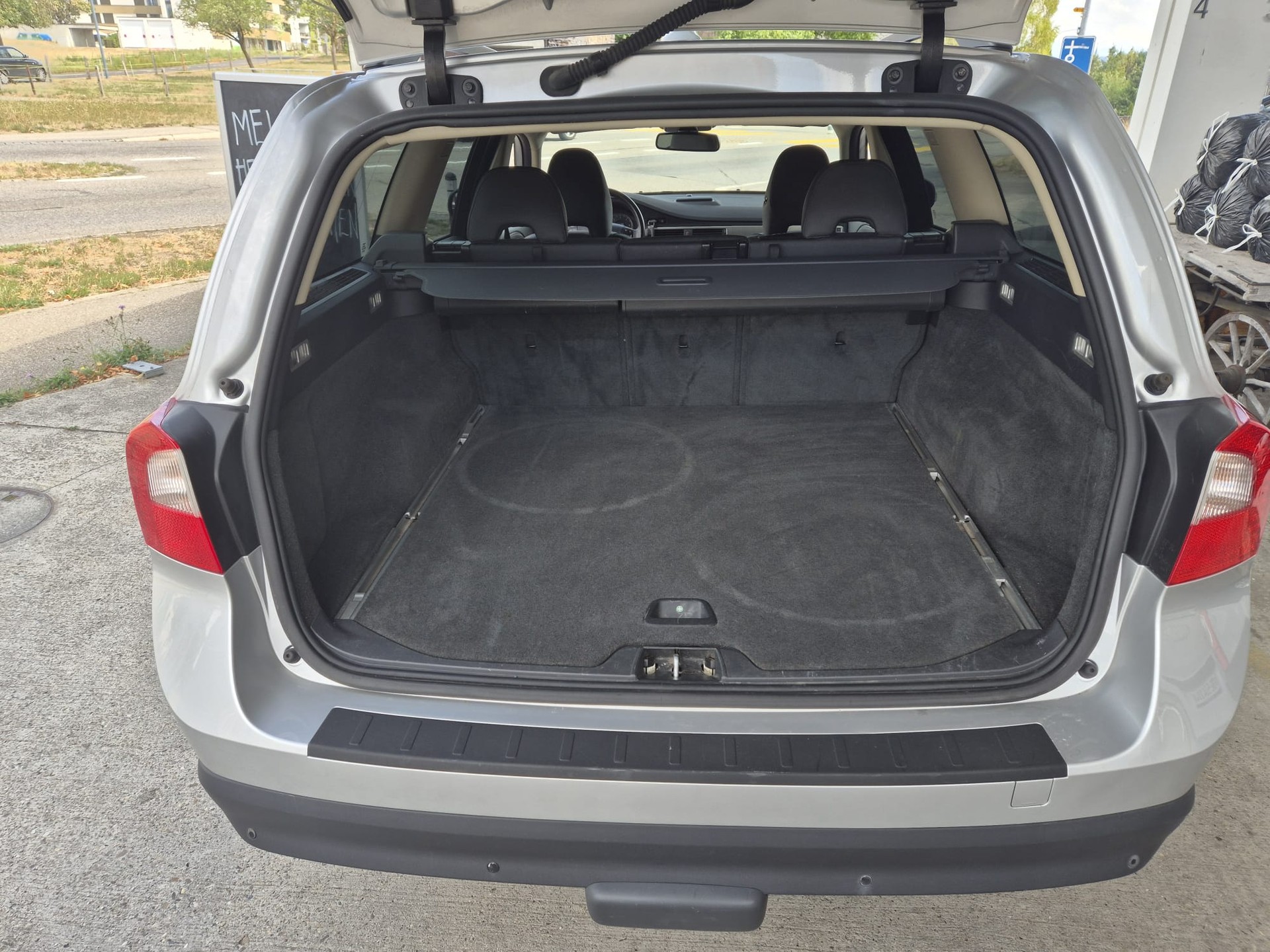 VOLVO V70 2.4D Momentum Geartronic-image-10