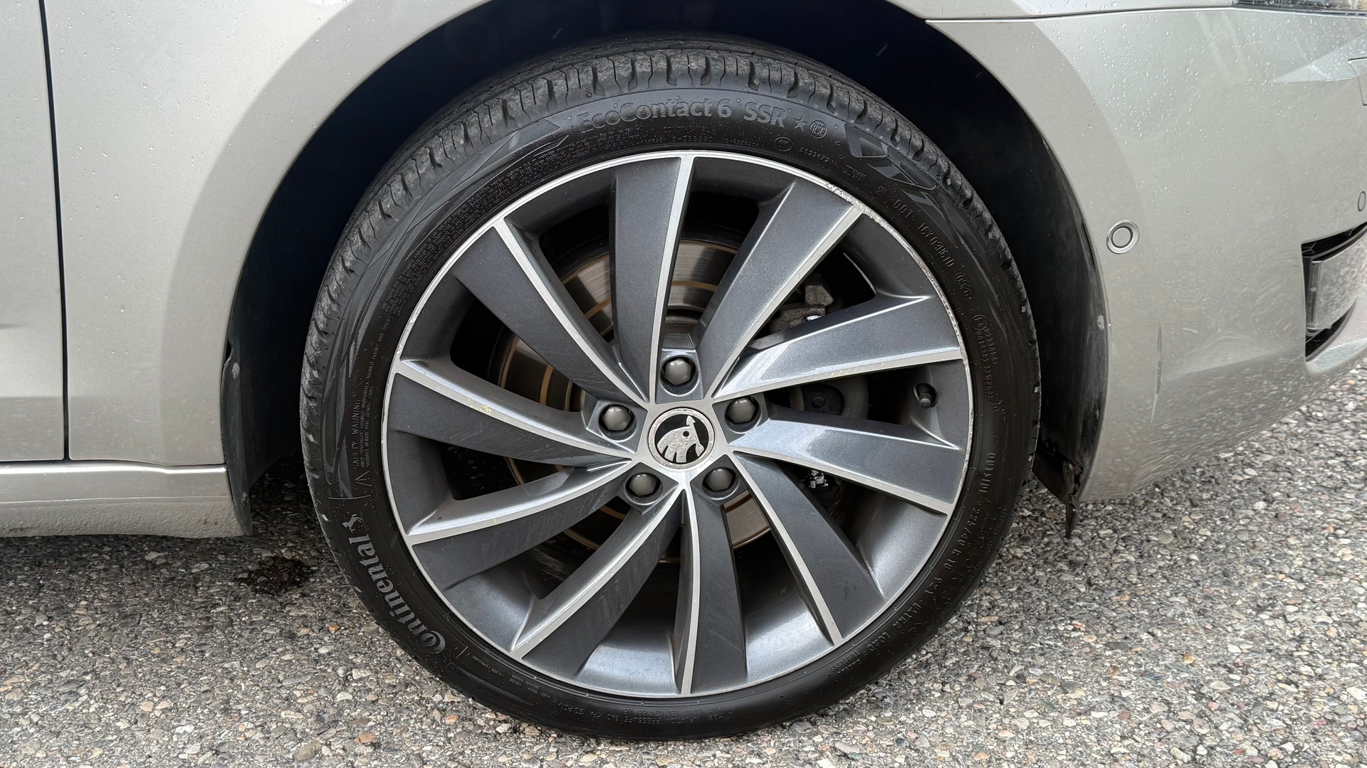 SKODA Octavia Combi 1.8 TSI L&K 4x4 DSG-image-14