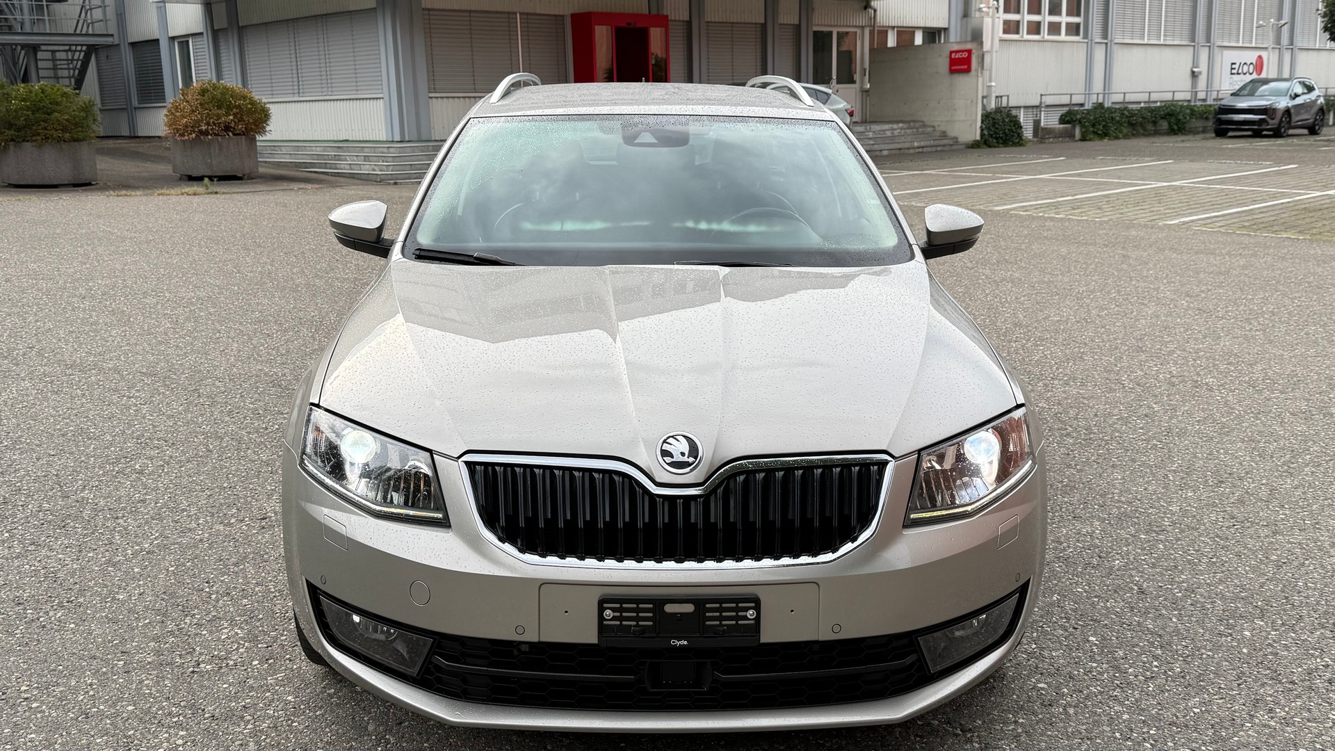 SKODA Octavia Combi 1.8 TSI L&K 4x4 DSG-image-0