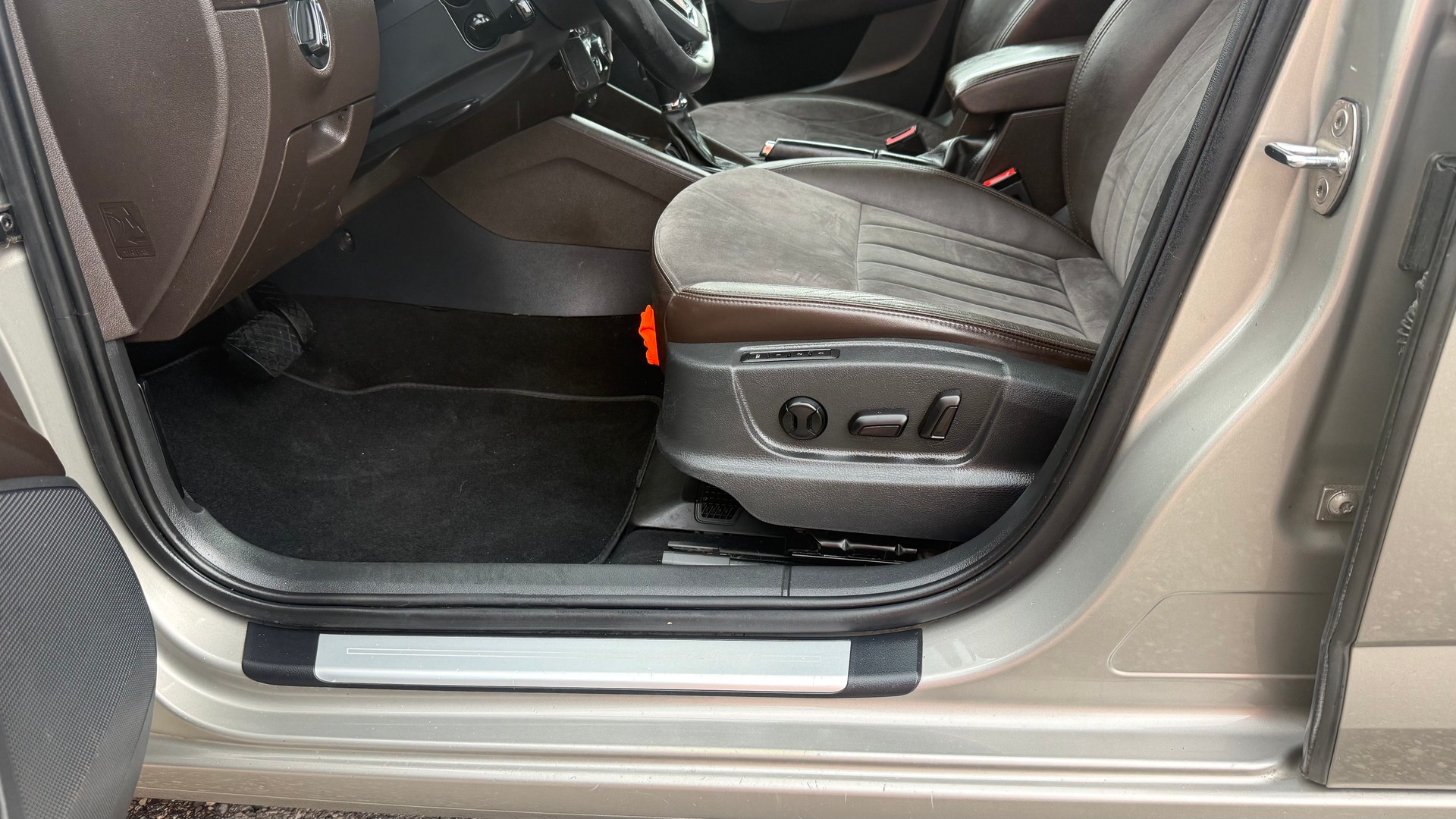 SKODA Octavia Combi 1.8 TSI L&K 4x4 DSG-image-10