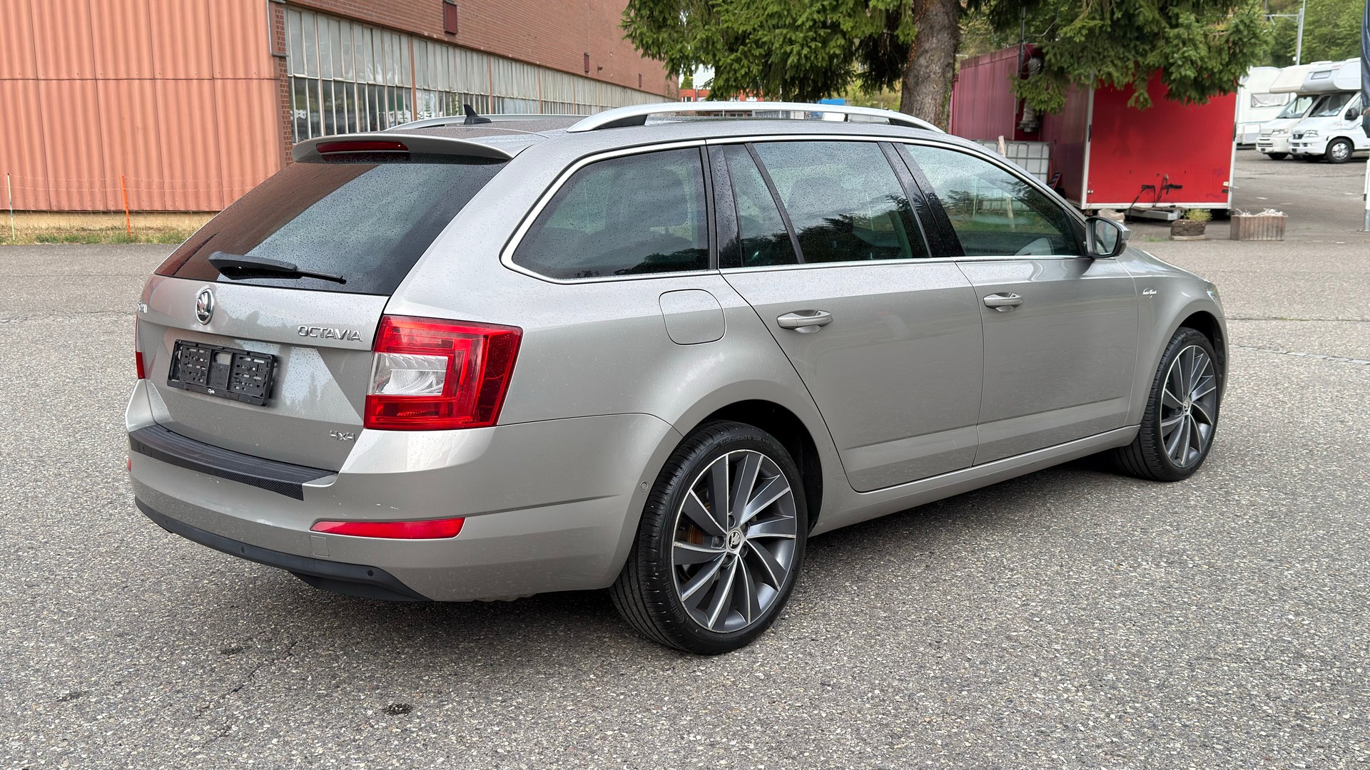 SKODA Octavia Combi 1.8 TSI L&K 4x4 DSG-image-4