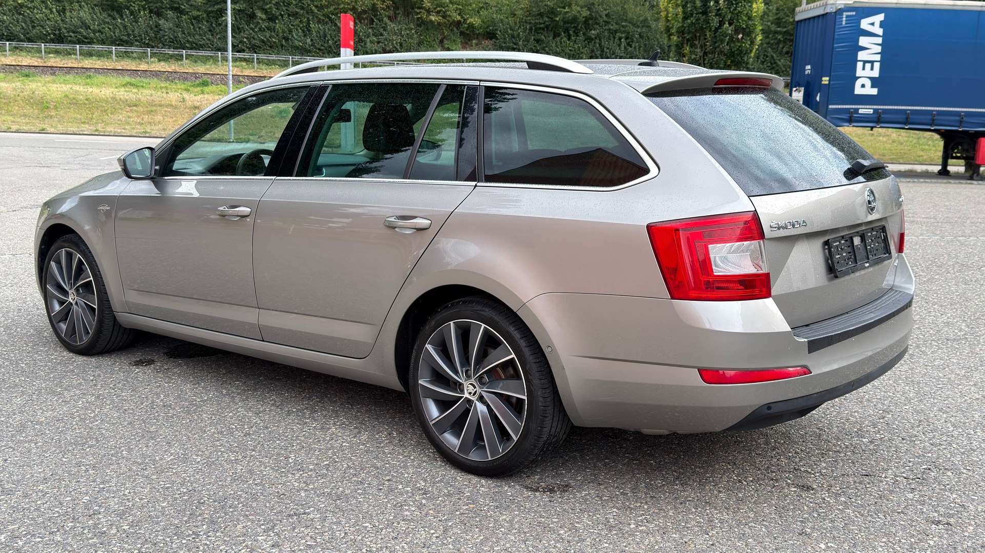 SKODA Octavia Combi 1.8 TSI L&K 4x4 DSG-image-3