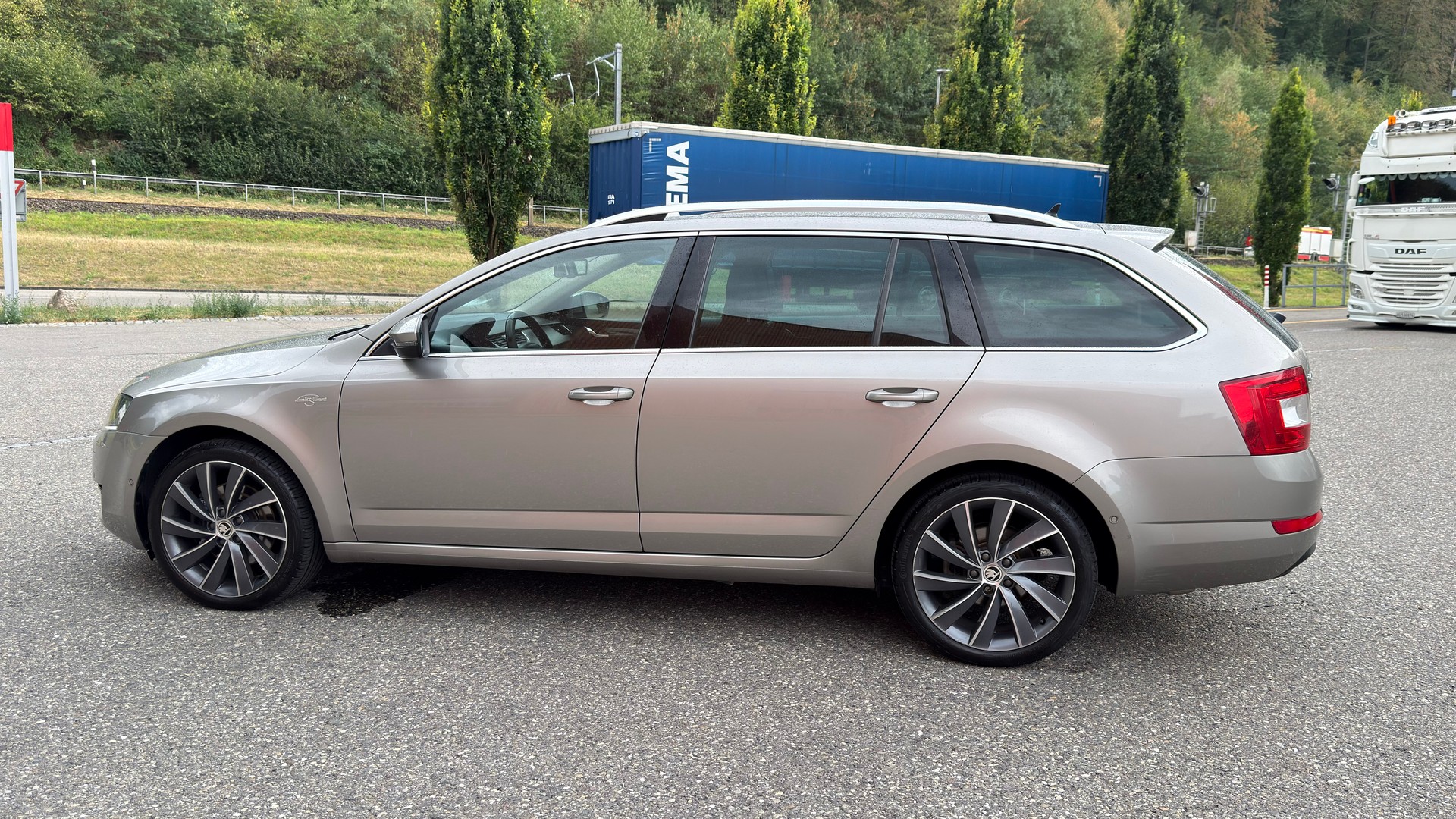 SKODA Octavia Combi 1.8 TSI L&K 4x4 DSG-image-5