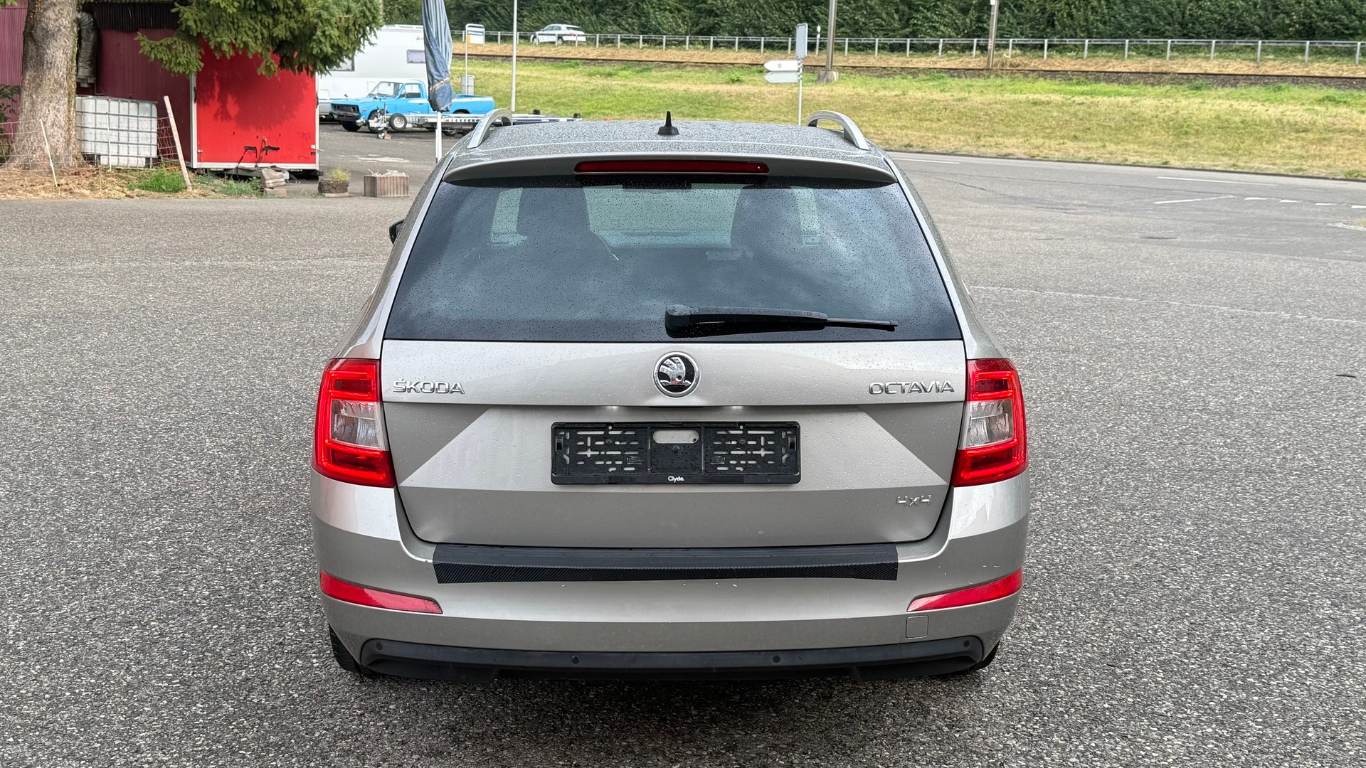 SKODA Octavia Combi 1.8 TSI L&K 4x4 DSG-image-13