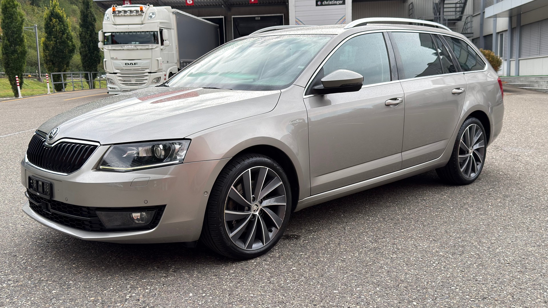 SKODA Octavia Combi 1.8 TSI L&K 4x4 DSG-image-1