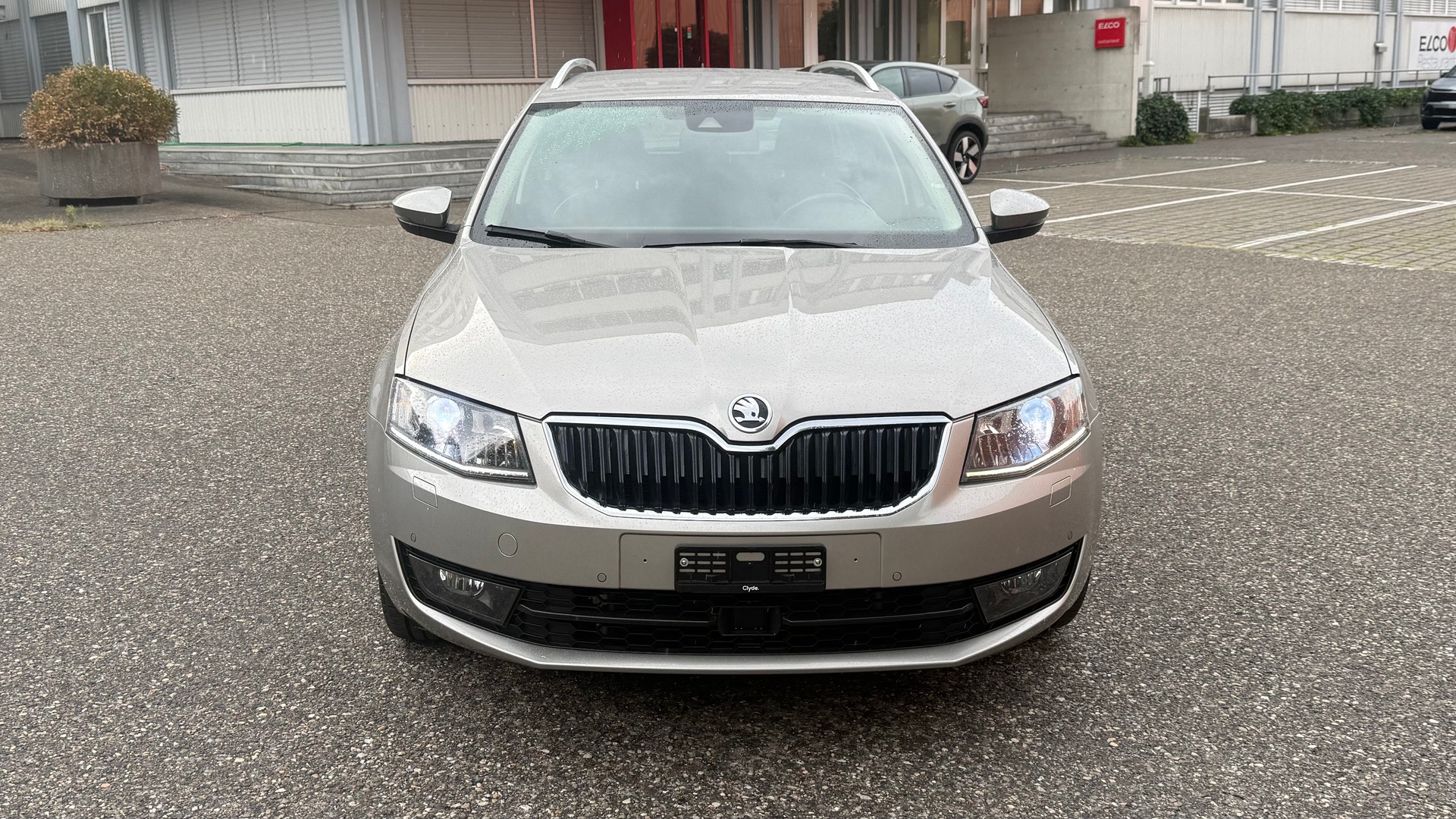 SKODA Octavia Combi 1.8 TSI L&K 4x4 DSG-image-15