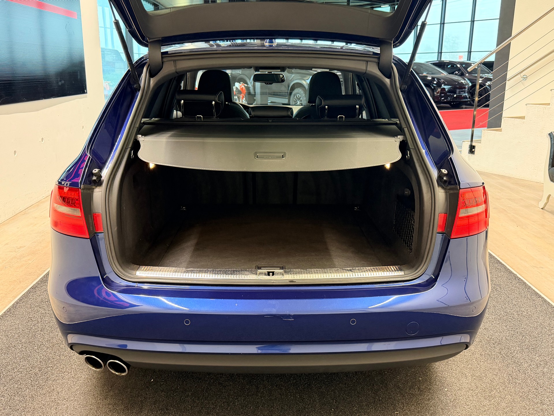 AUDI A4 Avant 3.0 TDI clean diesel quattro s-tronic-image-9