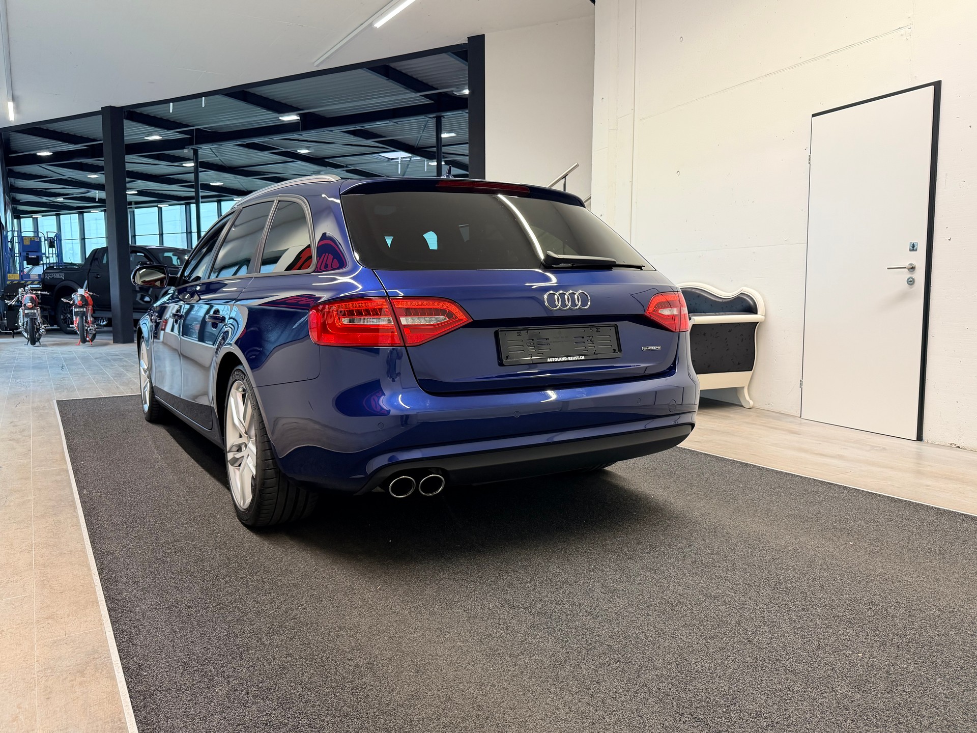 AUDI A4 Avant 3.0 TDI clean diesel quattro s-tronic-image-7
