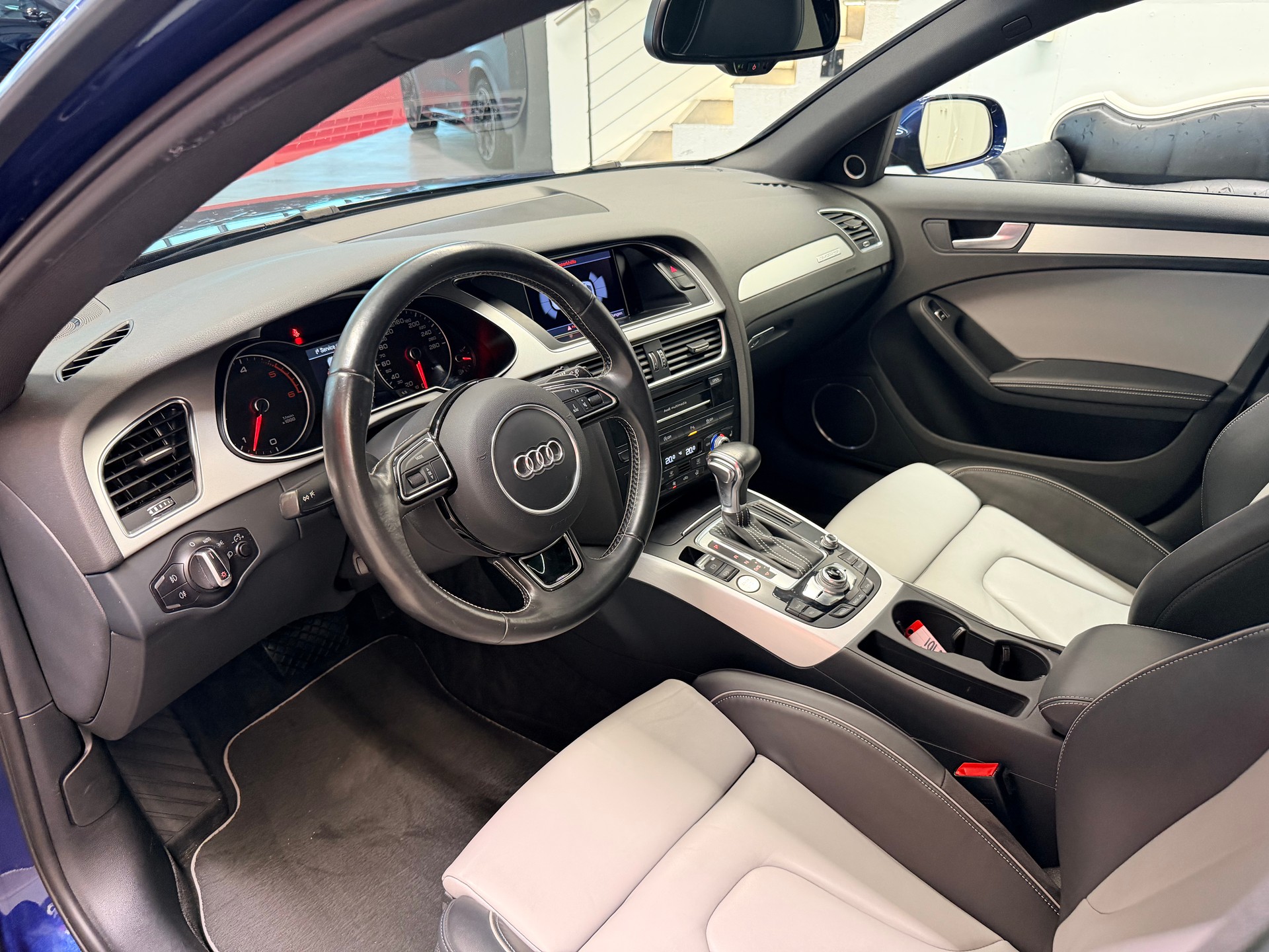 AUDI A4 Avant 3.0 TDI clean diesel quattro s-tronic-image-10