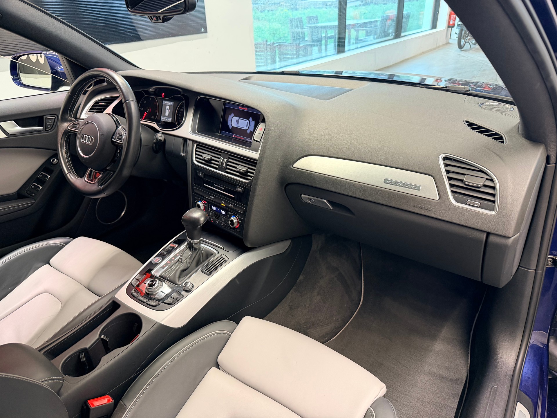 AUDI A4 Avant 3.0 TDI clean diesel quattro s-tronic-image-18
