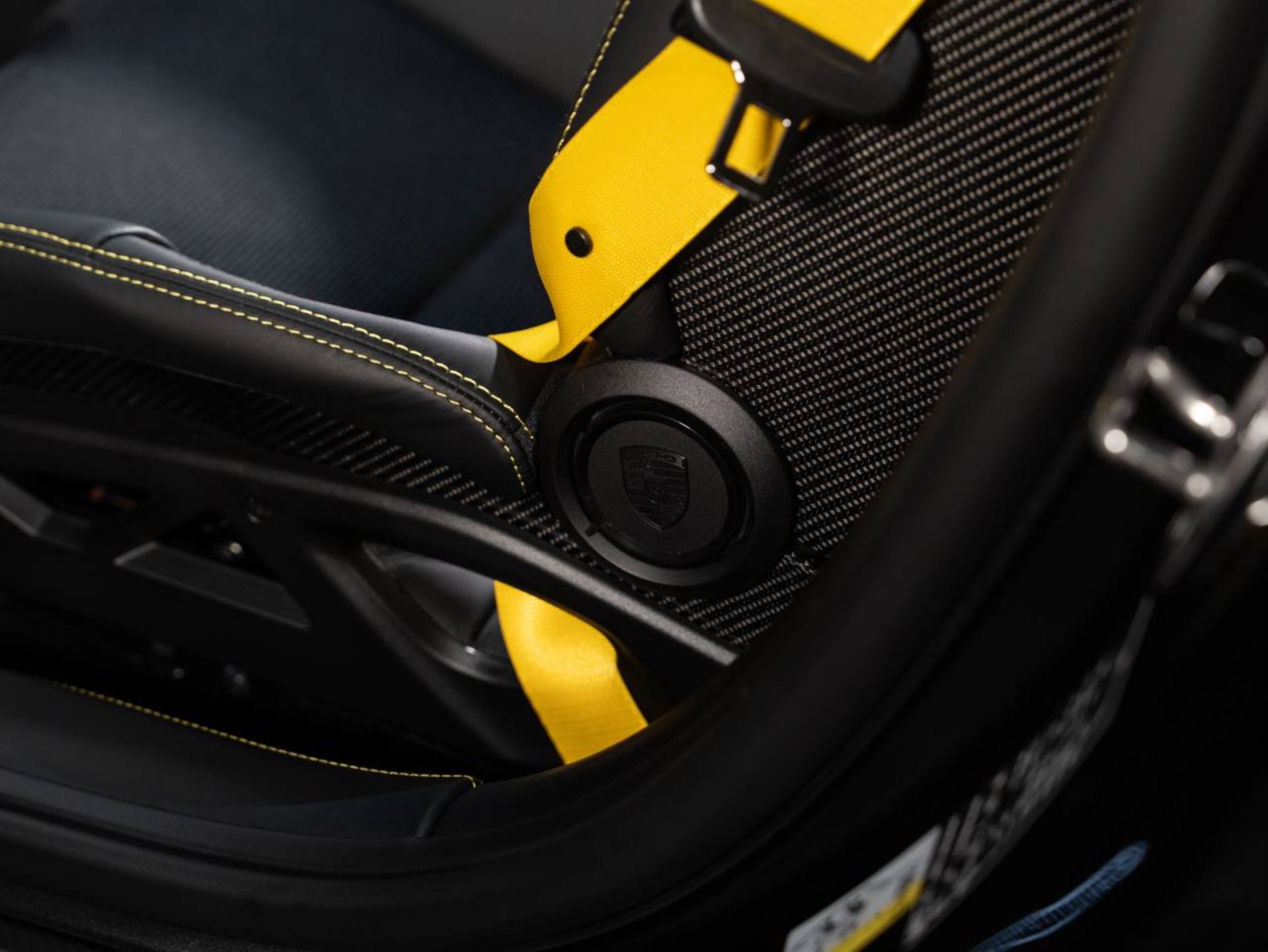 PORSCHE 911 GT3 avec Paquet Touring-image-25