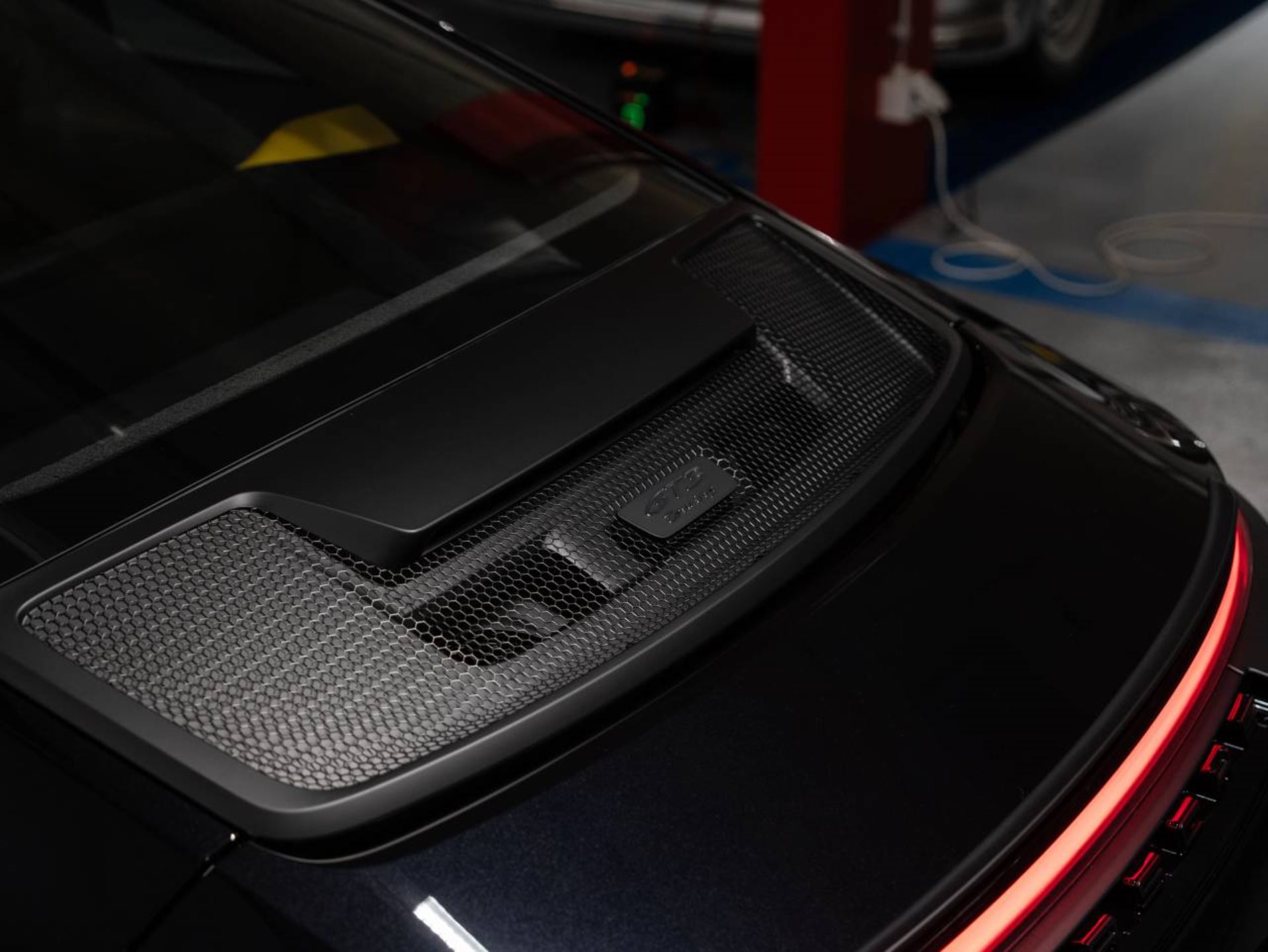 PORSCHE 911 GT3 avec Paquet Touring-image-21
