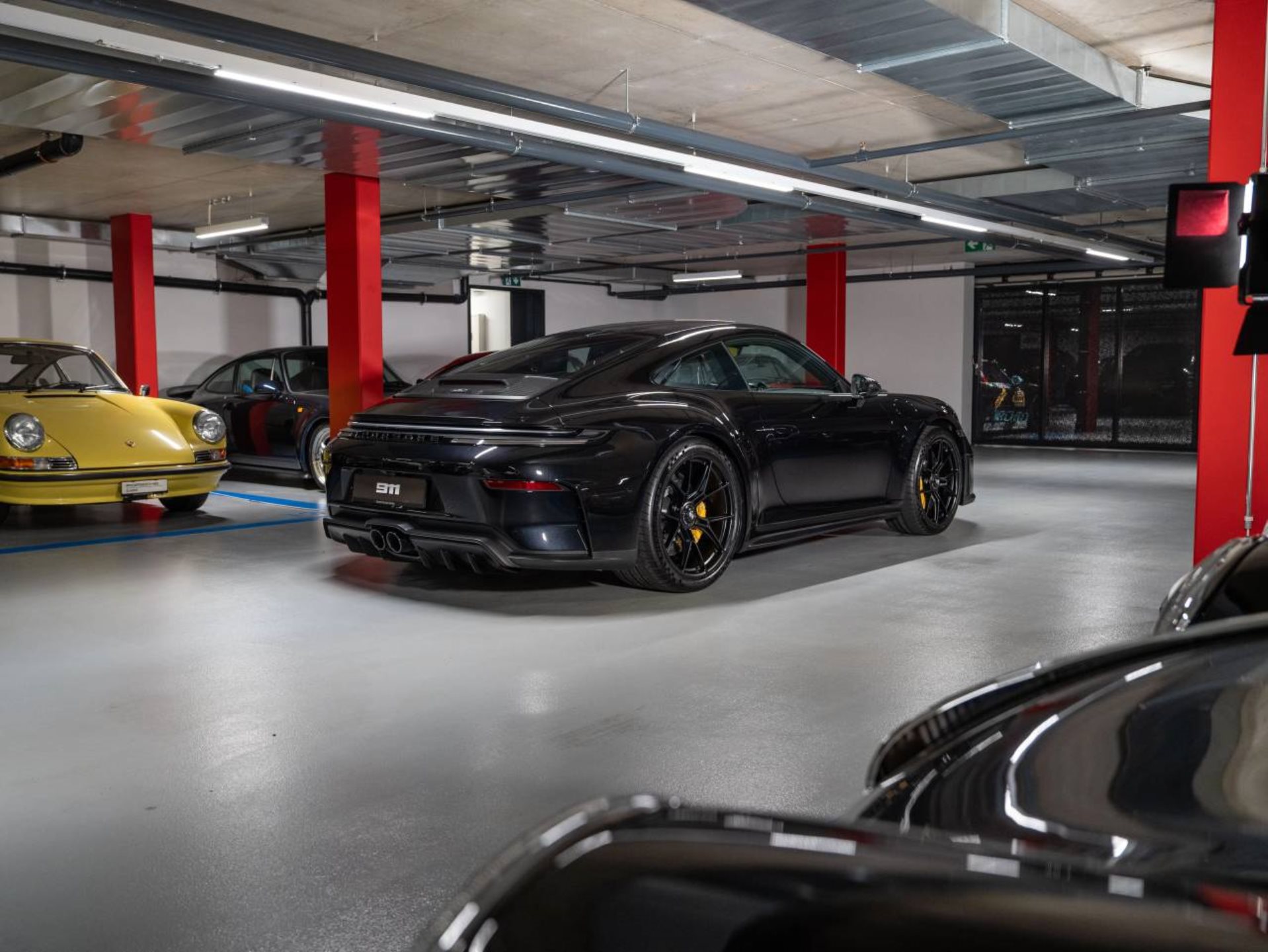 PORSCHE 911 GT3 avec Paquet Touring-showroom-element-1
