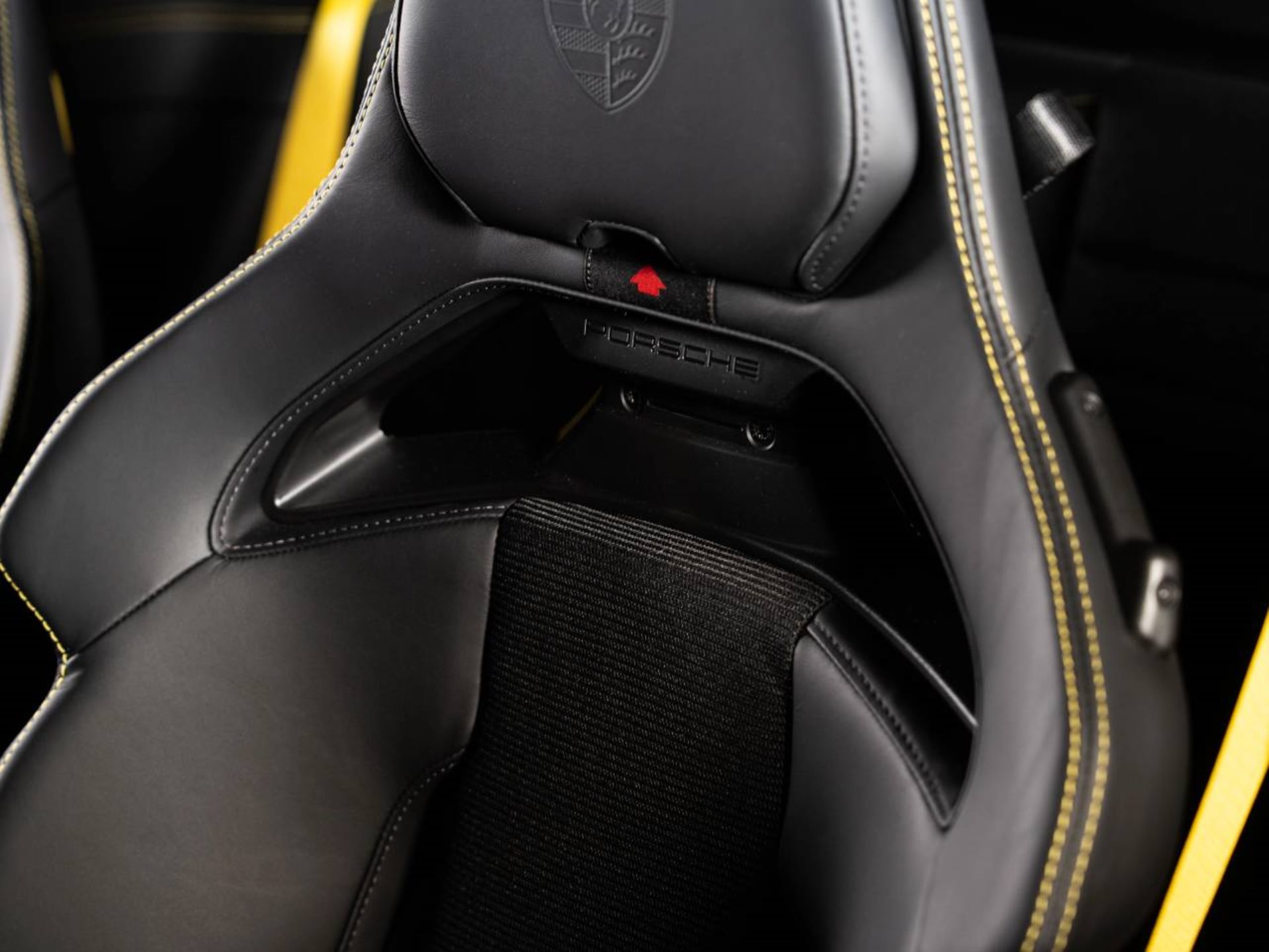PORSCHE 911 GT3 avec Paquet Touring-image-8