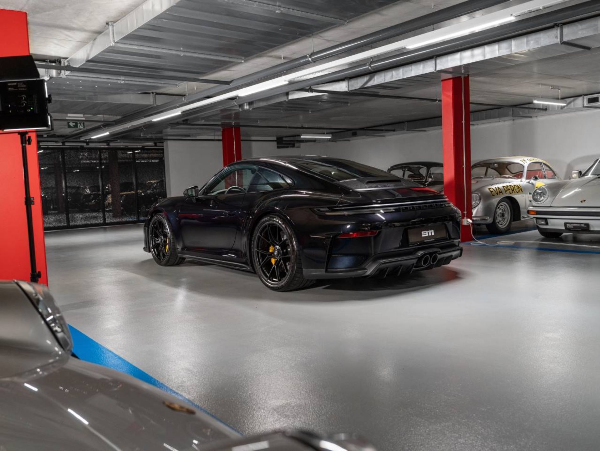 PORSCHE 911 GT3 avec Paquet Touring-image-5