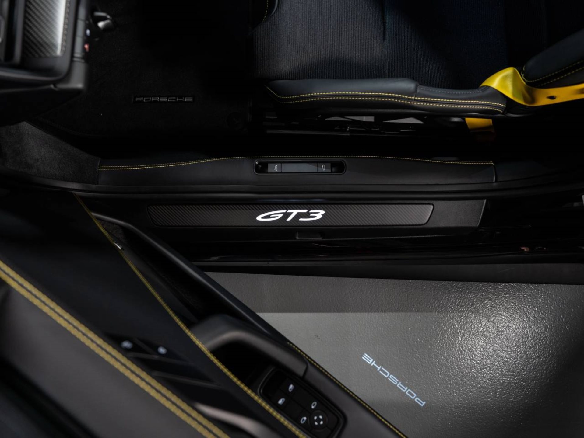 PORSCHE 911 GT3 avec Paquet Touring-image-26