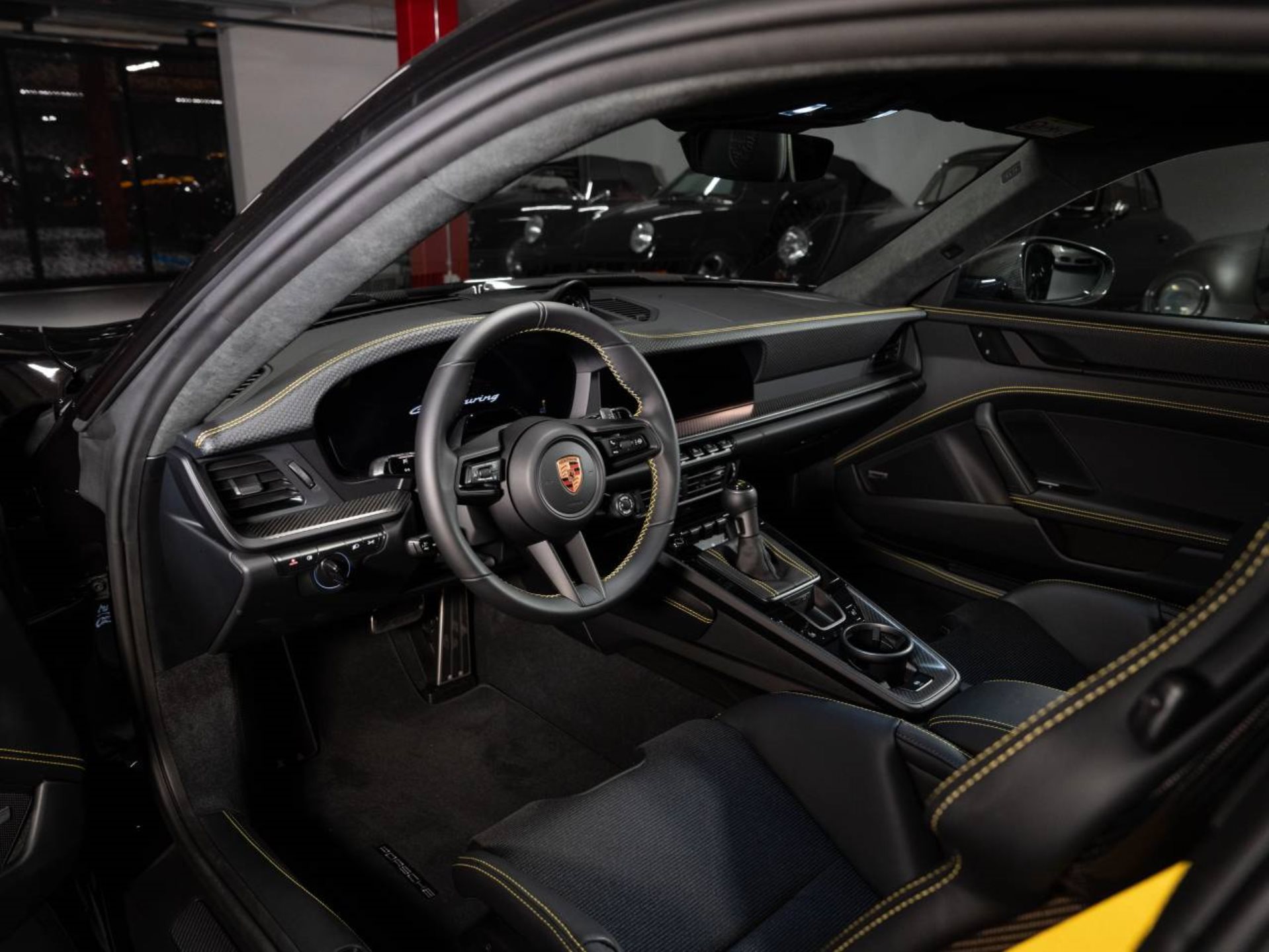 PORSCHE 911 GT3 avec Paquet Touring-showroom-element-3