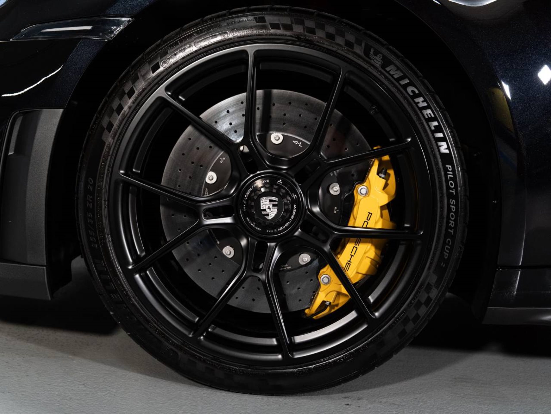 PORSCHE 911 GT3 avec Paquet Touring-image-19