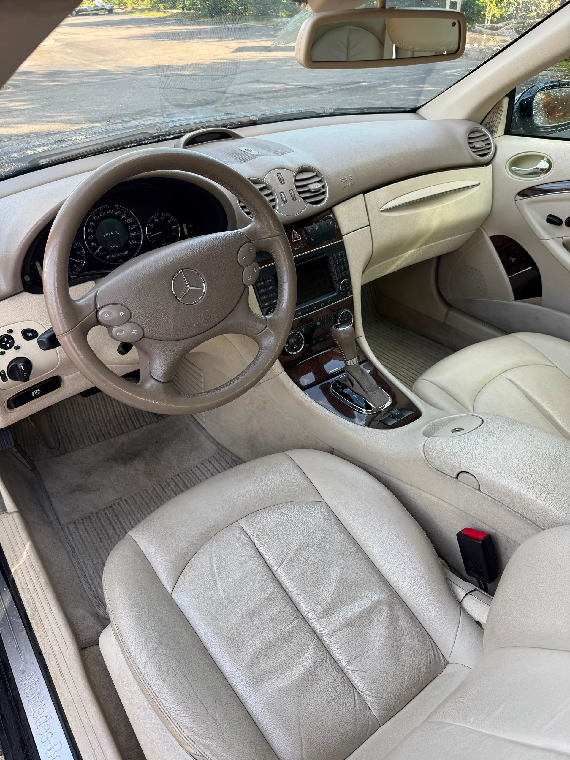 MERCEDES-BENZ CLK350-image-3
