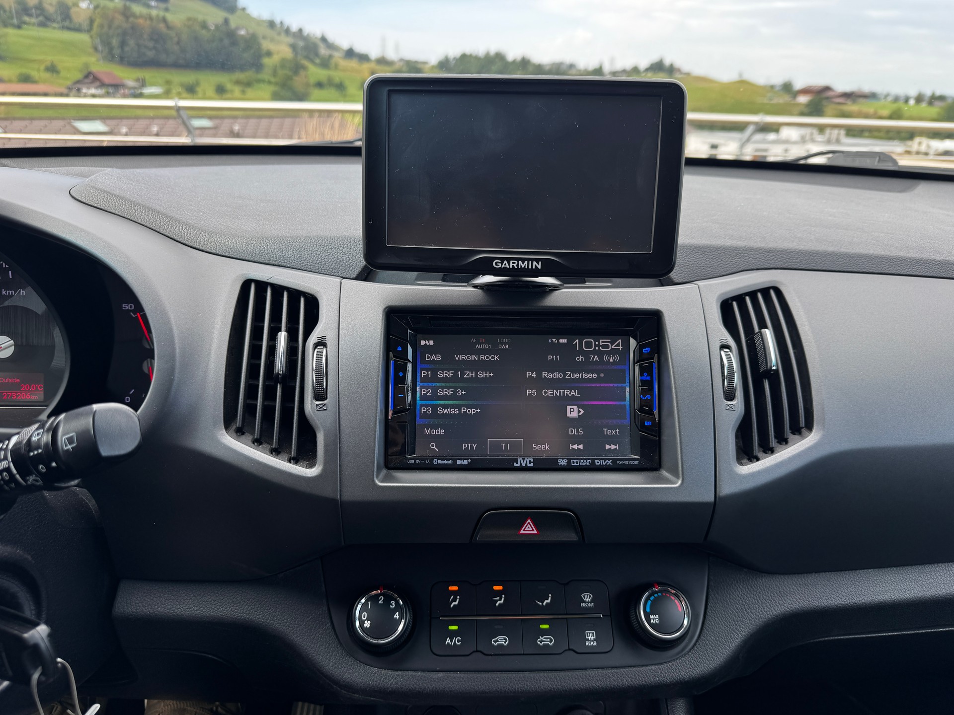 KIA Sportage 2.0 CRDi Trend 4WD Automatic-image-14