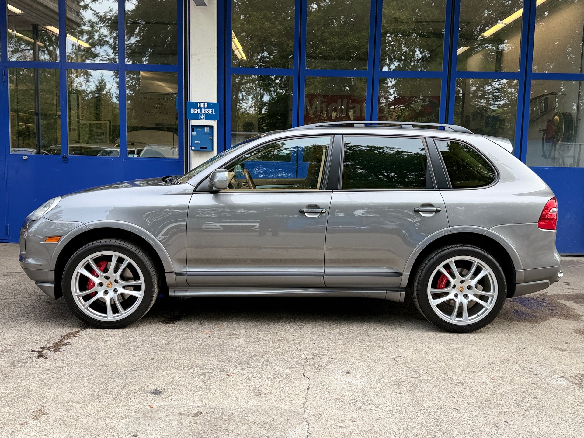 PORSCHE Cayenne GTS-image-1