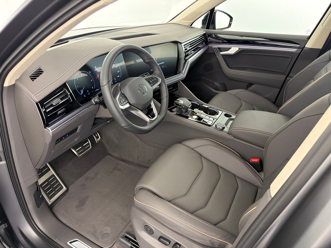 VW Touareg 3.0 TDI R-L F E-image-4