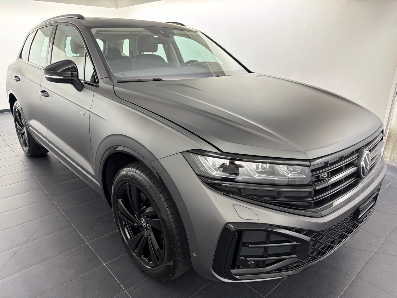VW Touareg 3.0 TDI R-L F E-image-3