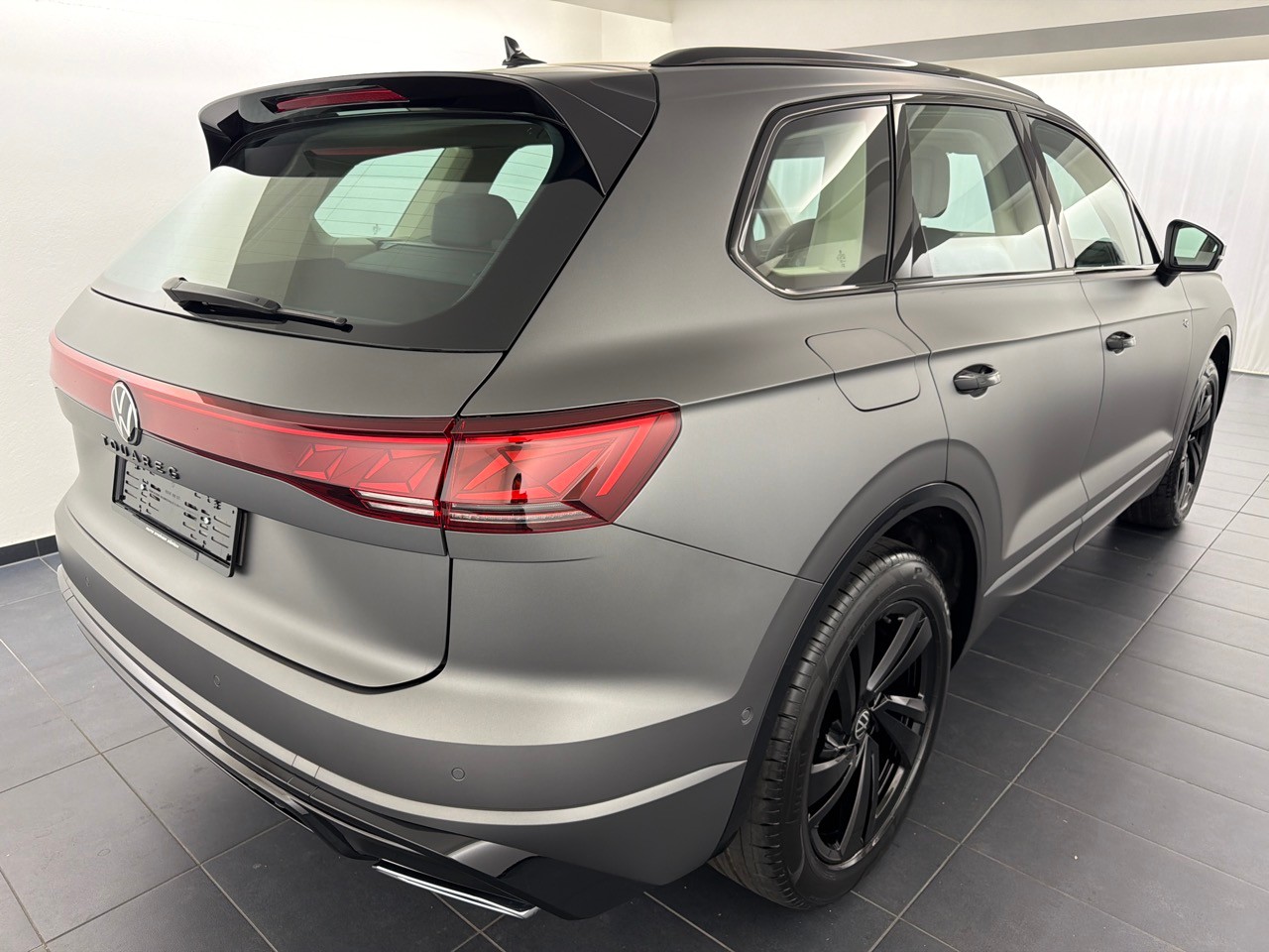 VW Touareg 3.0 TDI R-L F E-image-2