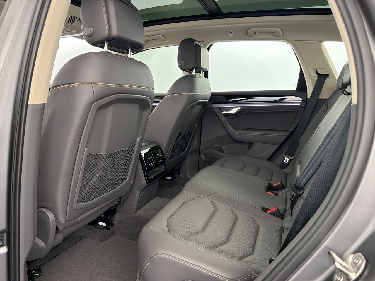 VW Touareg 3.0 TDI R-L F E-image-5