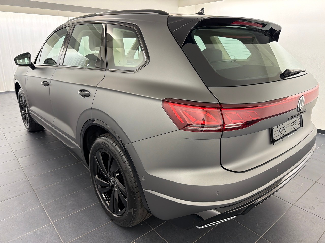VW Touareg 3.0 TDI R-L F E-image-1