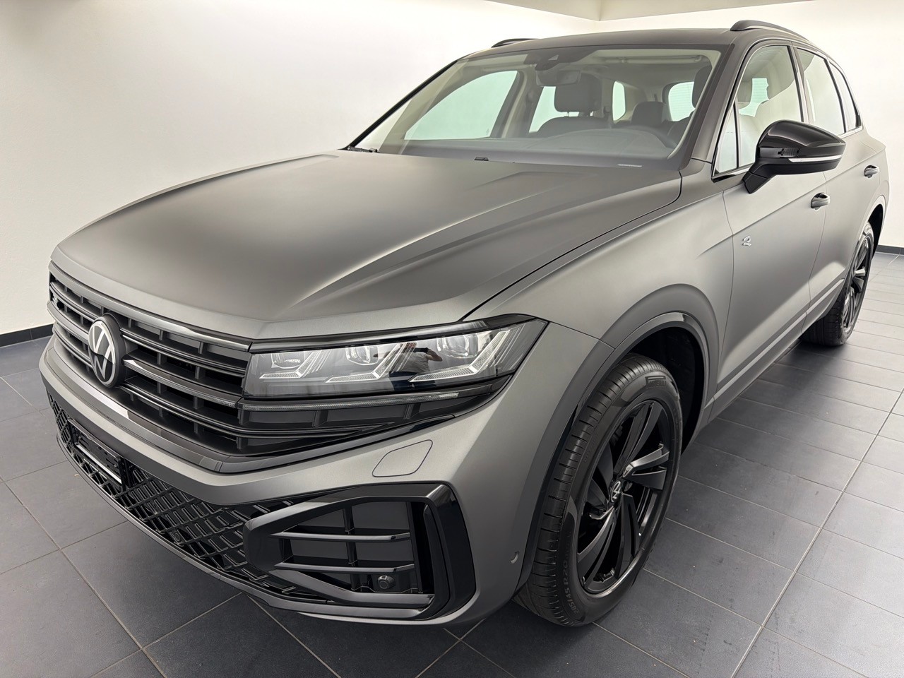 VW Touareg 3.0 TDI R-L F E-image-0