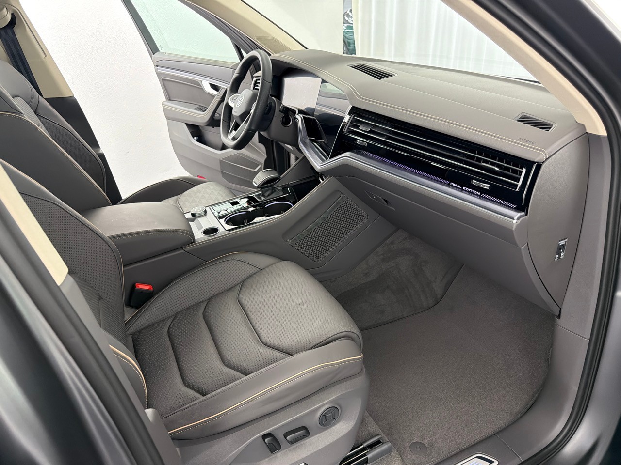 VW Touareg 3.0 TDI R-L F E-image-10