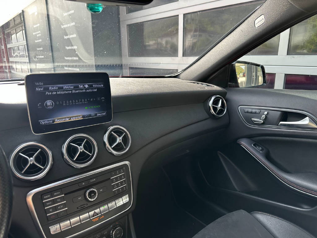 MERCEDES-BENZ GLA 200 d AMG Line 4m - CH-image-10