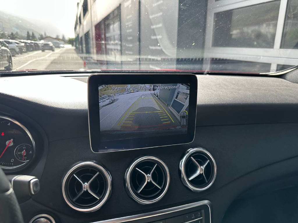 MERCEDES-BENZ GLA 200 d AMG Line 4m - CH-image-11