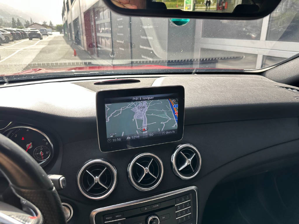 MERCEDES-BENZ GLA 200 d AMG Line 4m - CH-image-9