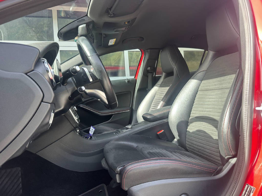 MERCEDES-BENZ GLA 200 d AMG Line 4m - CH-image-6