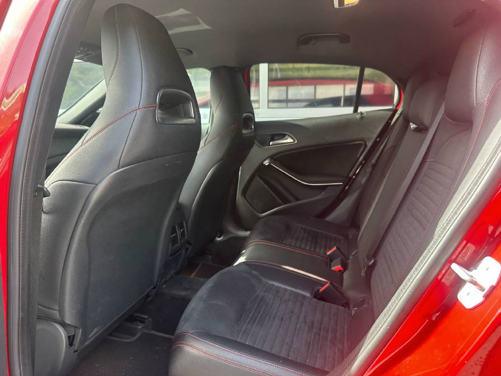 MERCEDES-BENZ GLA 200 d AMG Line 4m - CH-image-7