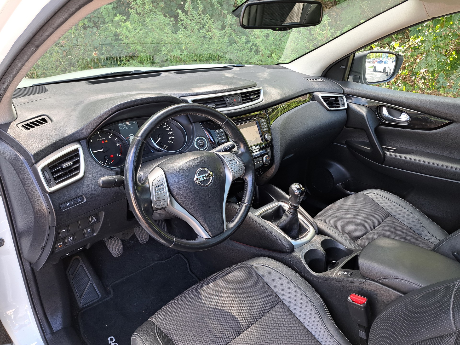 NISSAN Qashqai 1.6 dCi tekna ALL-MODE 4x4-image-9