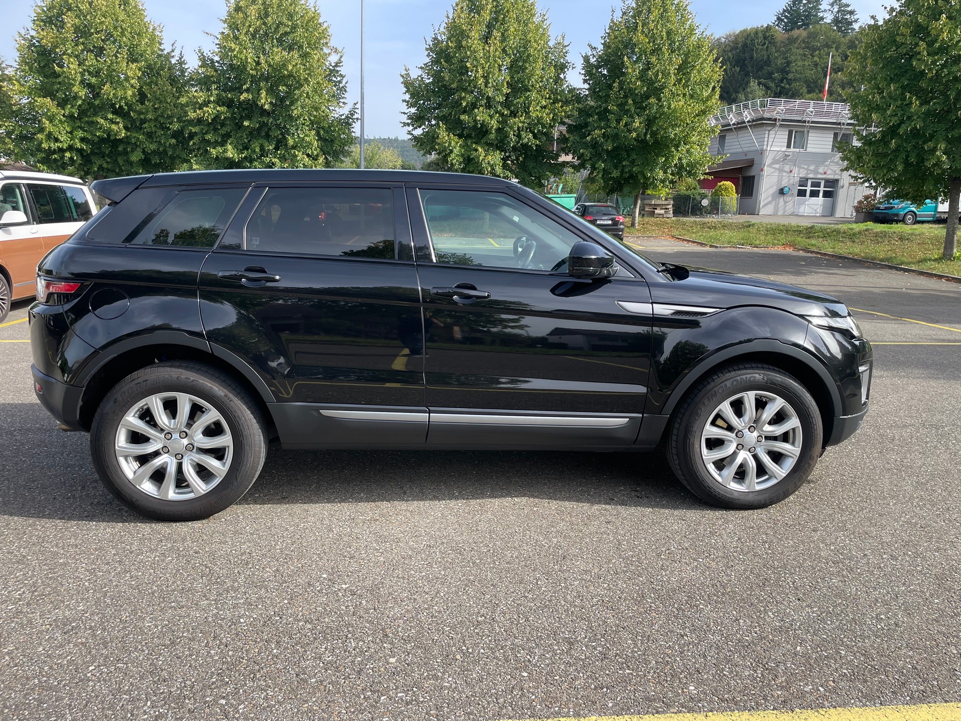 LAND ROVER Range Rover Evoque 2.0 TD4 Pure AT9-image-4