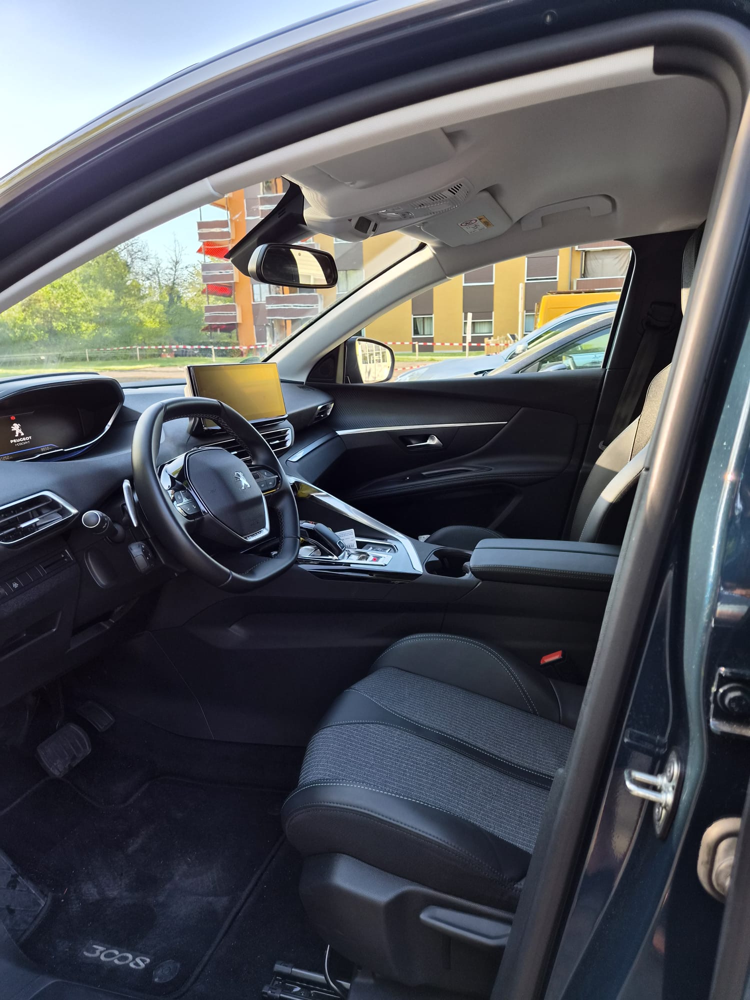PEUGEOT 1.2 PureTech Allure-image-3